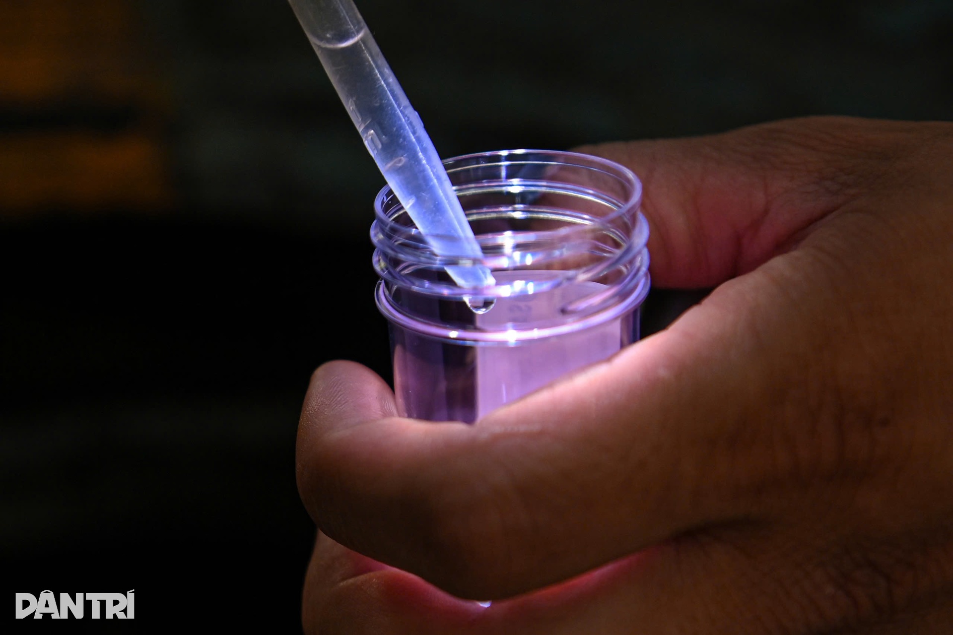 Hà Nội: Theo chân đội đặc nhiệm săn muỗi độc giữa cao điểm sốt xuất huyết - 13