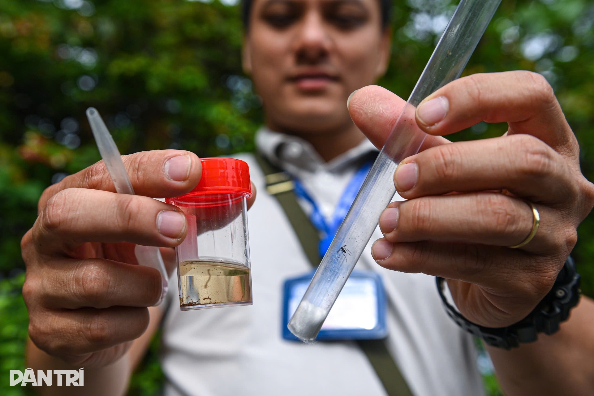 Hà Nội: Theo chân đội đặc nhiệm săn muỗi độc giữa cao điểm sốt xuất huyết - 15