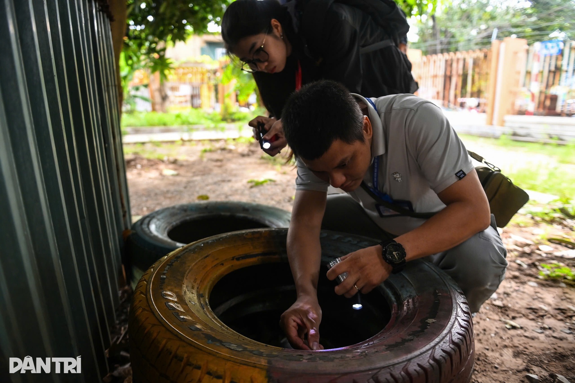 Hà Nội: Theo chân đội đặc nhiệm săn muỗi độc giữa cao điểm sốt xuất huyết - 17