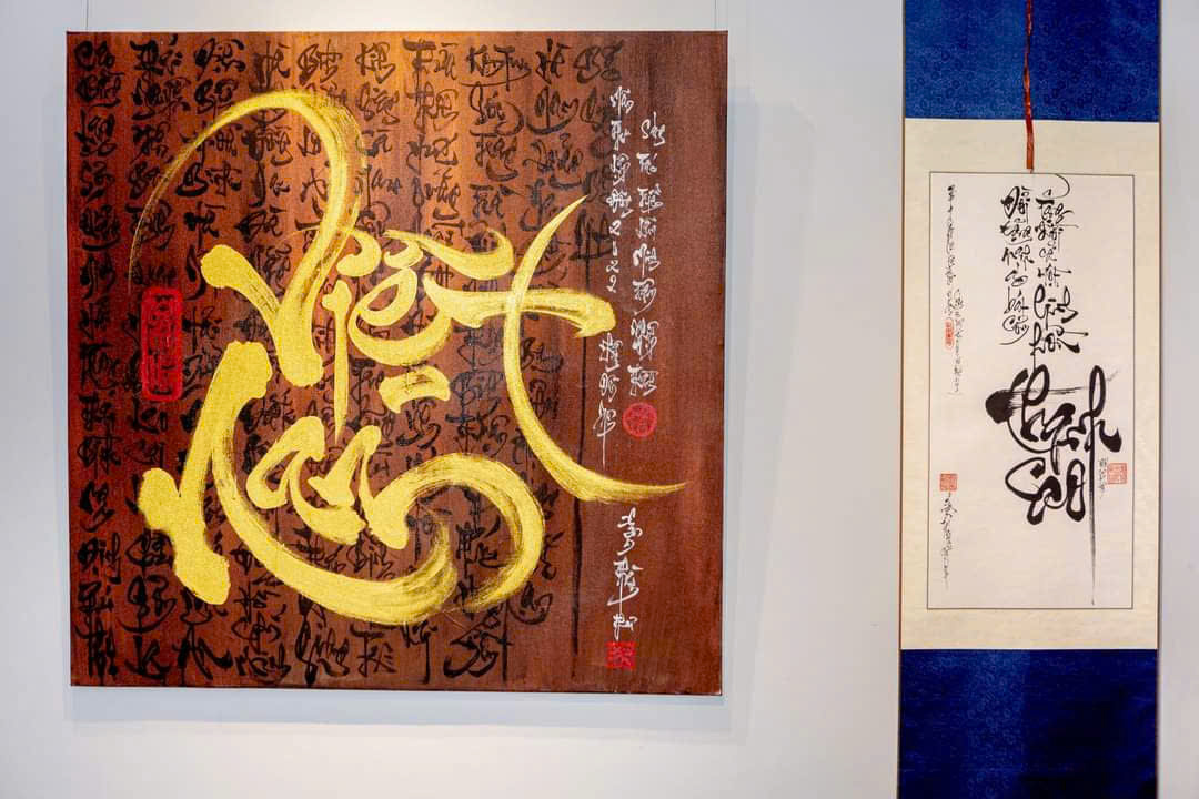 'Độc chiêu' thảo chữ trên sân khấu âm nhạc- Ảnh 2.