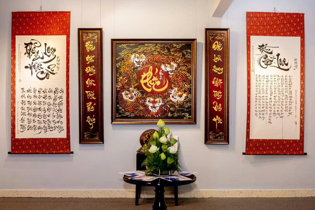 'Độc chiêu' thảo chữ trên sân khấu âm nhạc- Ảnh 5.