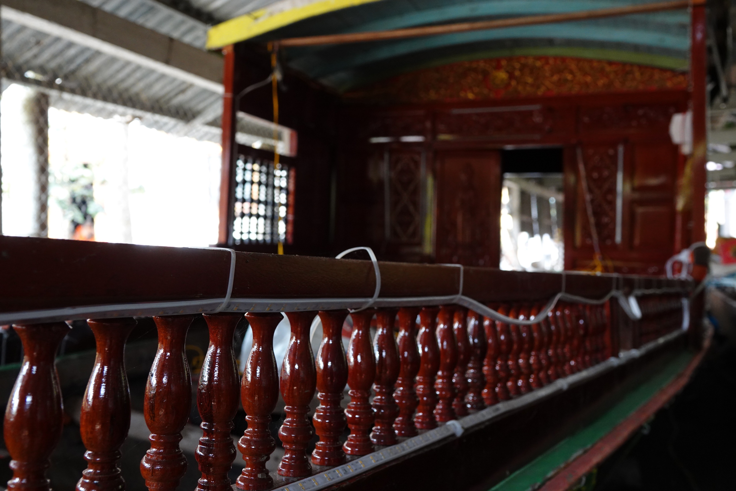 Cận cảnh ghe cà hâu hơn 300 năm tuổi của đồng bào Khmer Nam bộ 6 Chiêm ngưỡng ghe cà hâu hơn 300 năm tuổi của đồng bào Khmer Nam bộ - Ảnh 6.