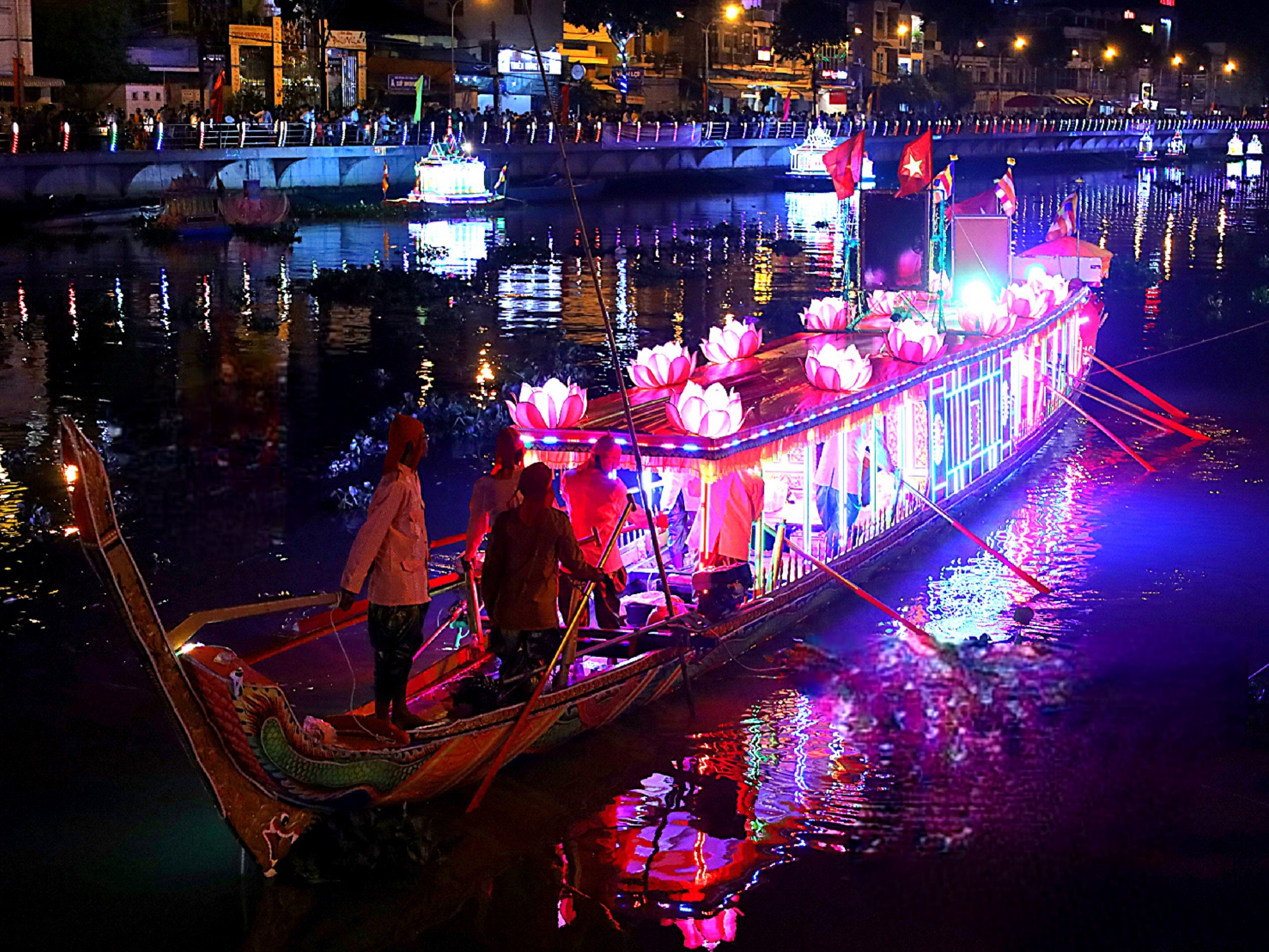 Cận cảnh ghe cà hâu hơn 300 năm tuổi của đồng bào Khmer Nam bộ 8 Chiêm ngưỡng ghe cà hâu hơn 300 năm tuổi của đồng bào Khmer Nam bộ - Ảnh 8.