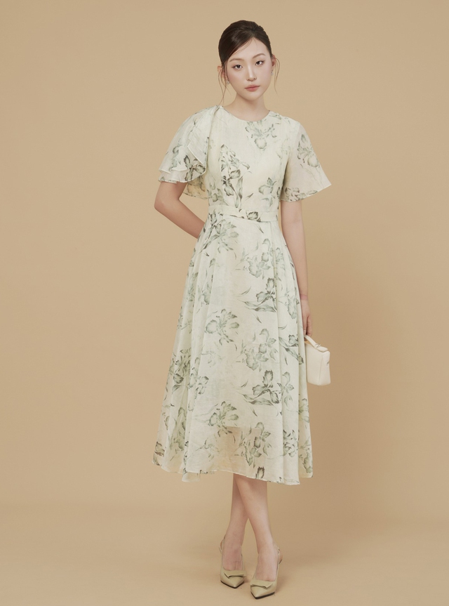 Cách diện áo váy hoa lá sang mà không sến - Ảnh 3.