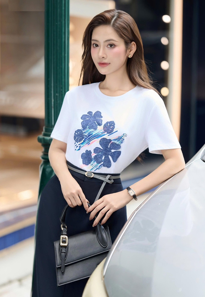 Cách diện áo váy hoa lá sang mà không sến - Ảnh 6.