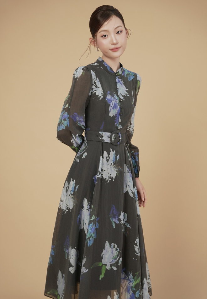 Cách diện áo váy hoa lá sang mà không sến - Ảnh 8.