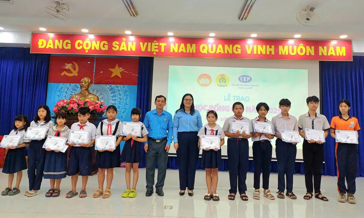 Công đoàn xã Đông Thạnh: Phấn đấu nâng tổng số đoàn viên lên 6.000 người - Ảnh 2.