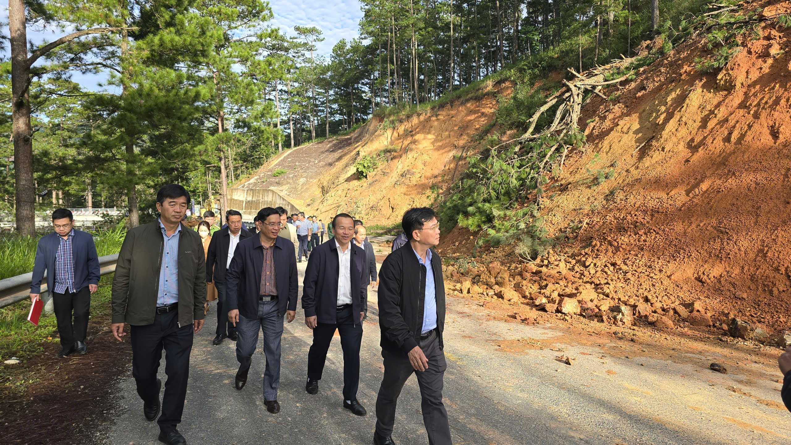 Lâm Đồng thuê tư vấn khảo sát, đánh giá sạt lở đèo D’Ran trên QL20 - Ảnh 3.