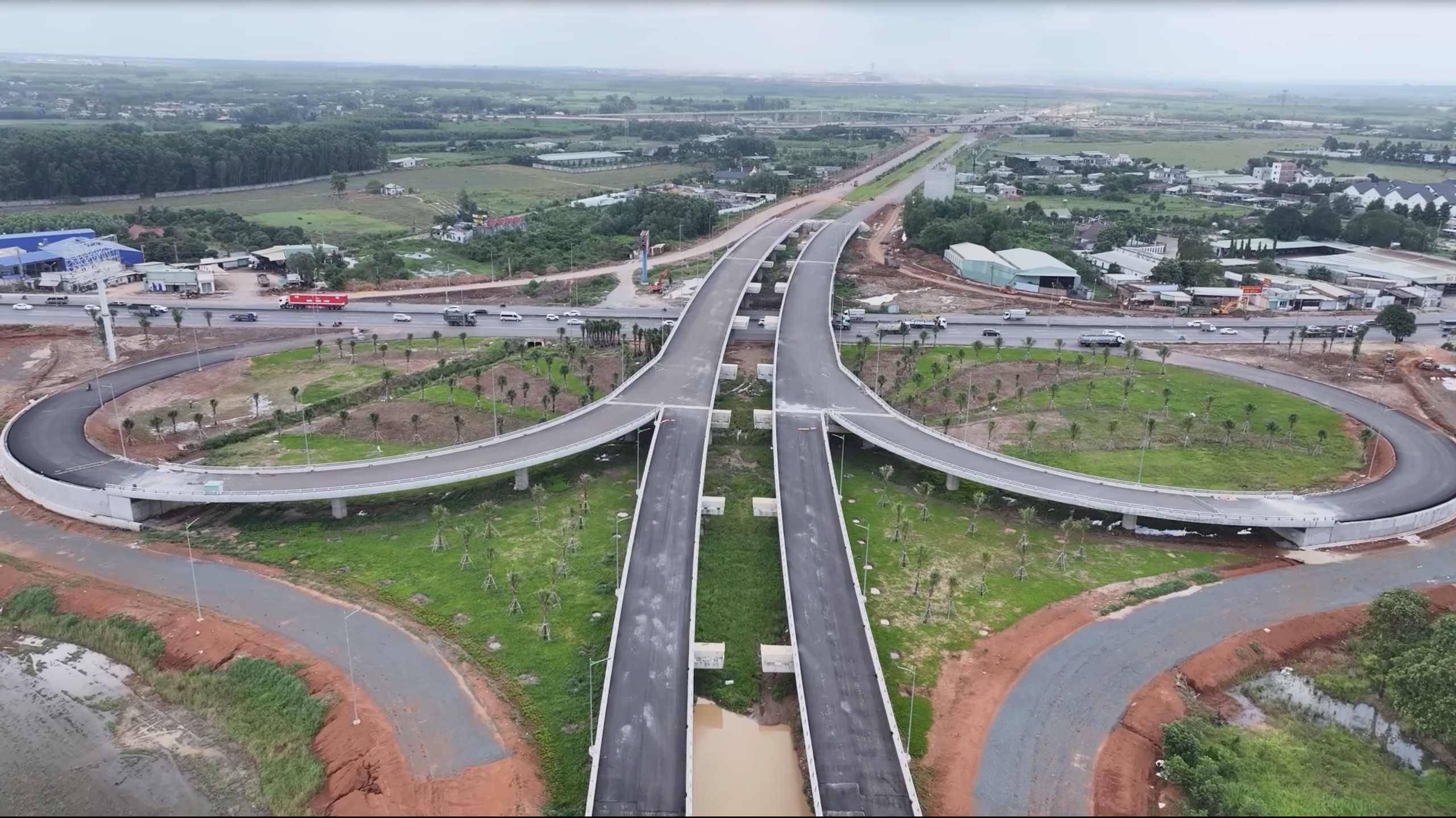 Sân bay Long Thành đón chuyến bay đầu tiên vào 19 - 12: Cận cảnh tiến độ thi công - Ảnh 16.