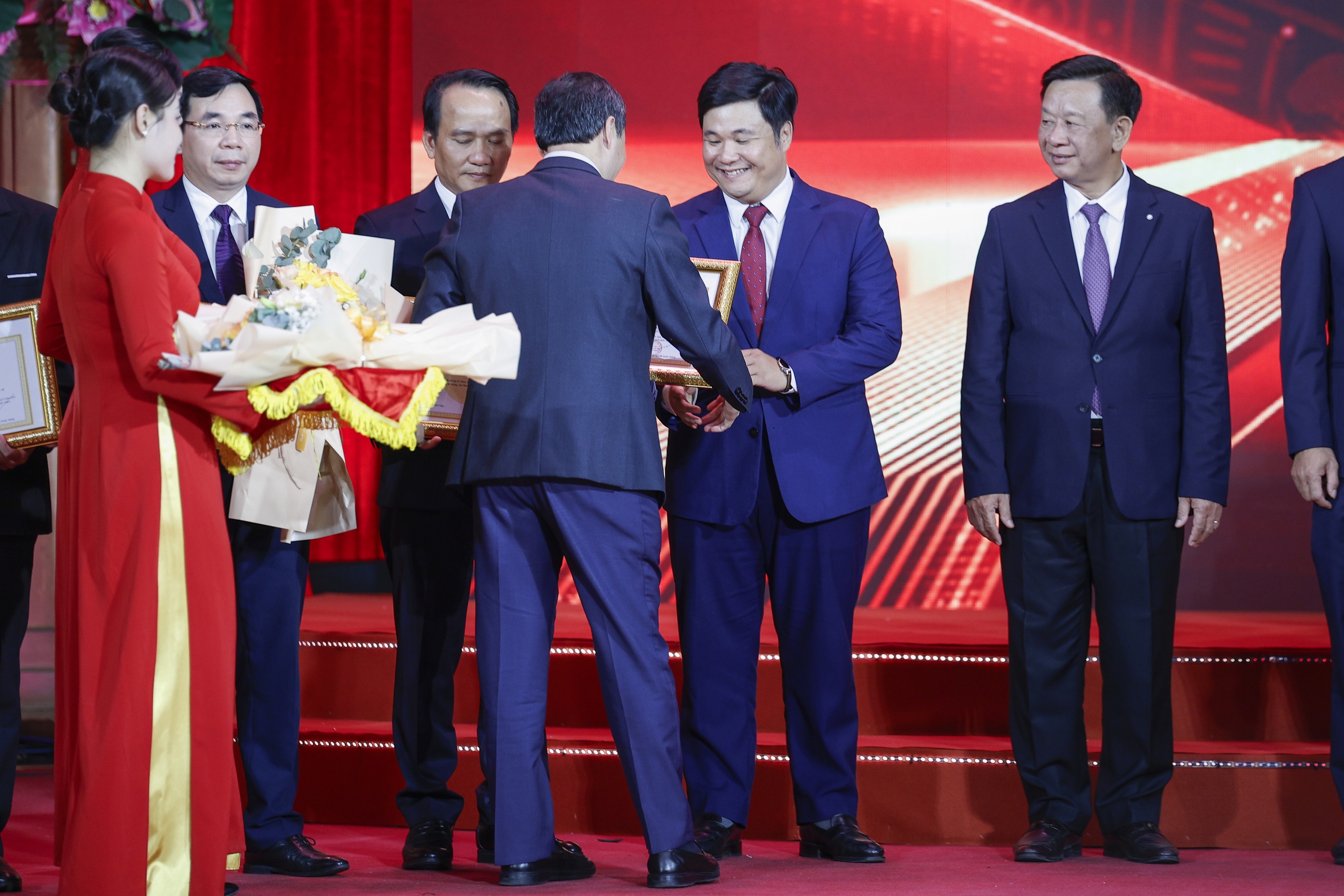 137 cá nhân được trao giải cuộc thi bảo vệ nền tảng tư tưởng của Đảng 6 Chủ tịch nước dự lễ trao giải cuộc thi bảo vệ nền tảng tư tưởng của Đảng - Ảnh 6.