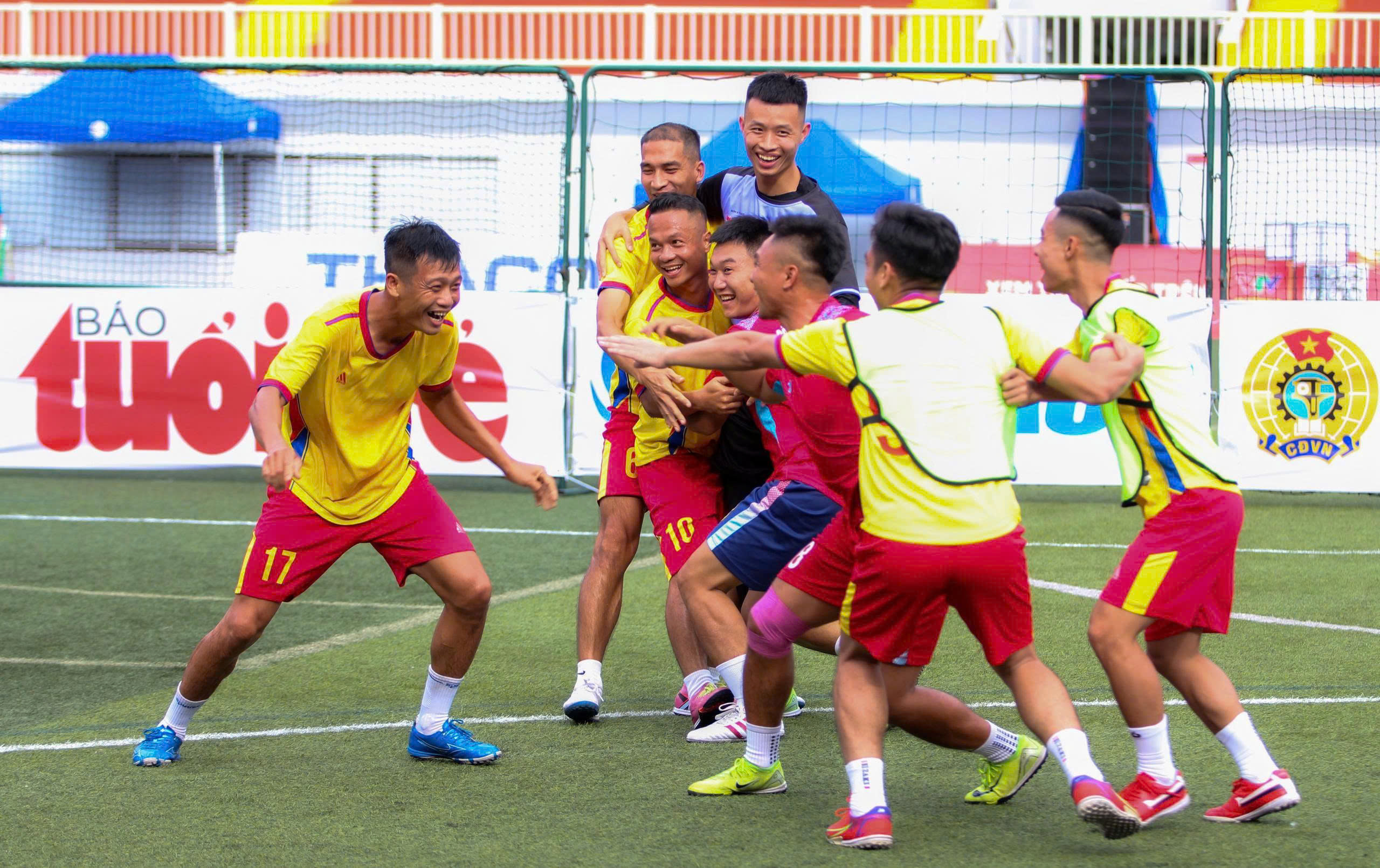 công nhân - Ảnh 2.