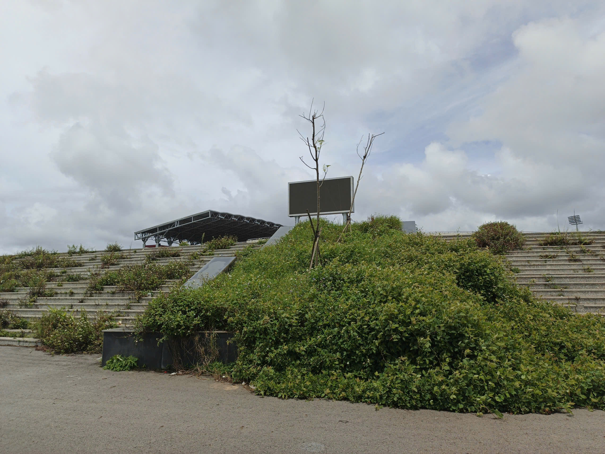 Sân Đà Lạt hàng trăm tỉ đồng chưa nghiệm thu, đã xuống cấp: Sở tiết lộ lý do bất ngờ - Ảnh 3.