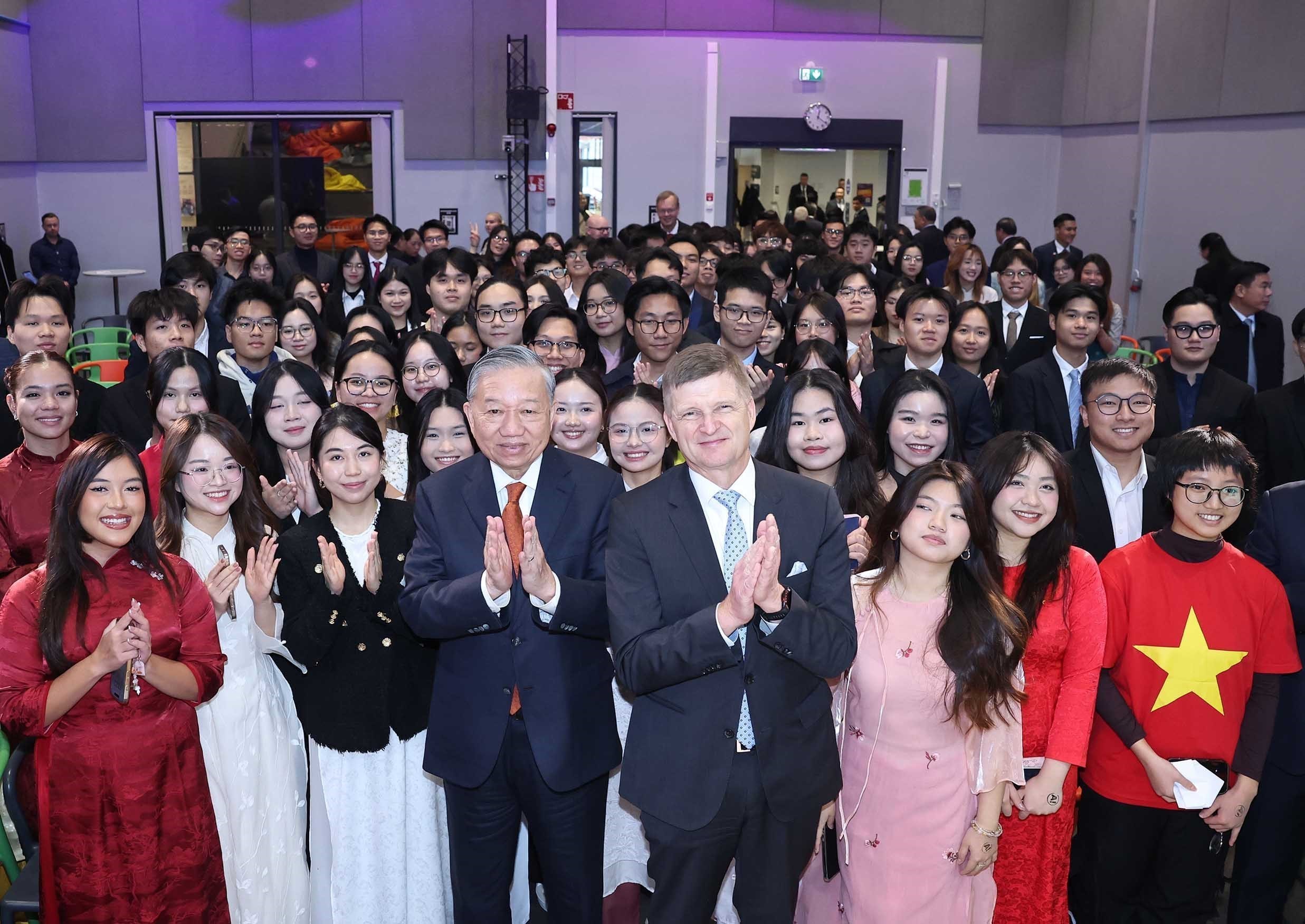 Tổng Bí thư Tô Lâm: Sinh viên Việt Nam là 'cầu nối tri thức' với Phần Lan- Ảnh 2. Tổng Bí thư Tô Lâm: Sinh viên Việt Nam là 'cầu nối tri thức' với Phần Lan- Ảnh 2.