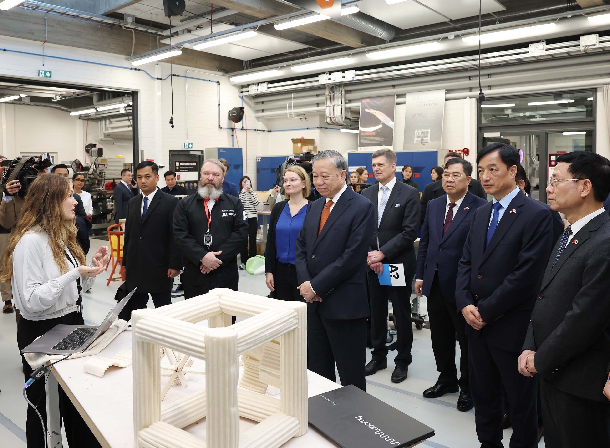 Tổng Bí thư Tô Lâm: Sinh viên Việt Nam là 'cầu nối tri thức' với Phần Lan- Ảnh 3. Tổng Bí thư Tô Lâm: Sinh viên Việt Nam là 'cầu nối tri thức' với Phần Lan- Ảnh 3.