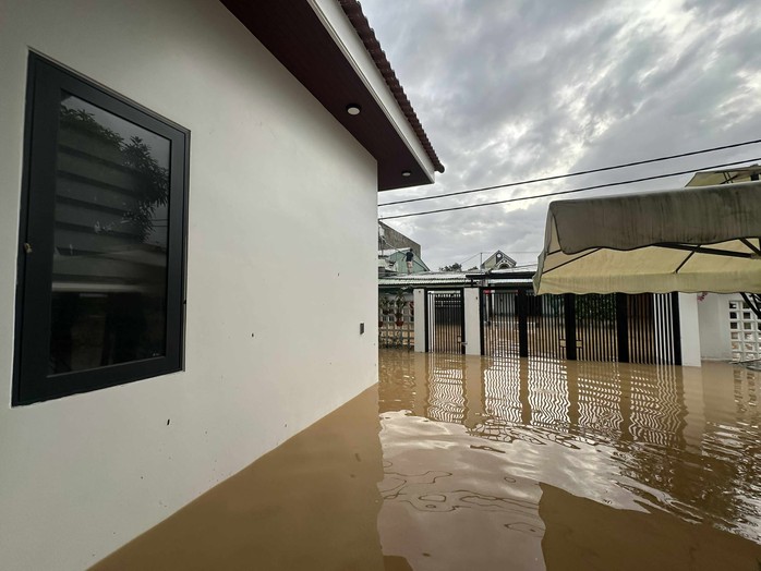 Quân khu 5 họp khẩn, huy động lực lượng ứng cứu vùng ngập lụt - Ảnh 4.