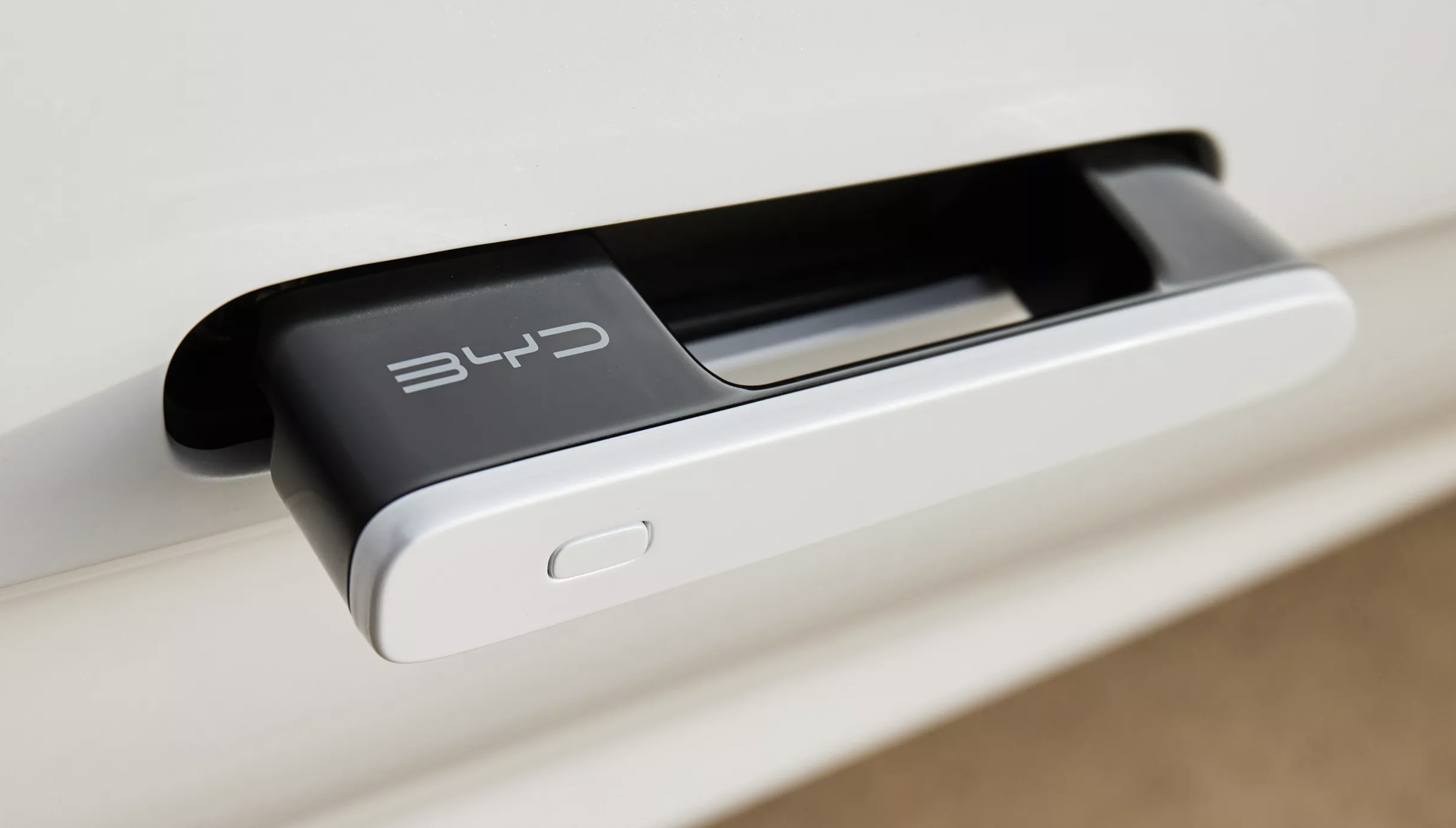 Tay nắm cửa điện tử trên ô tô đang trở thành mối lo ngại về an toàn - Ảnh 2.