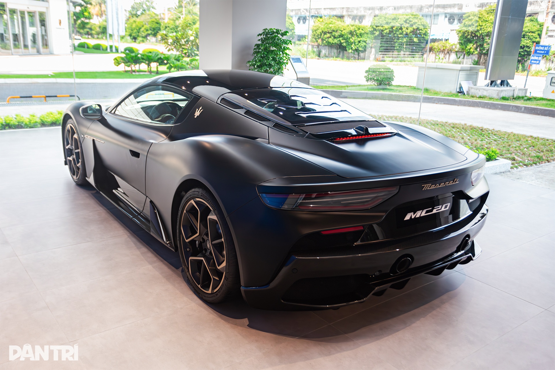 Chào giá hơn 22 tỷ, siêu xe Maserati MC20 bản độc nhất Việt Nam có gì? - 2