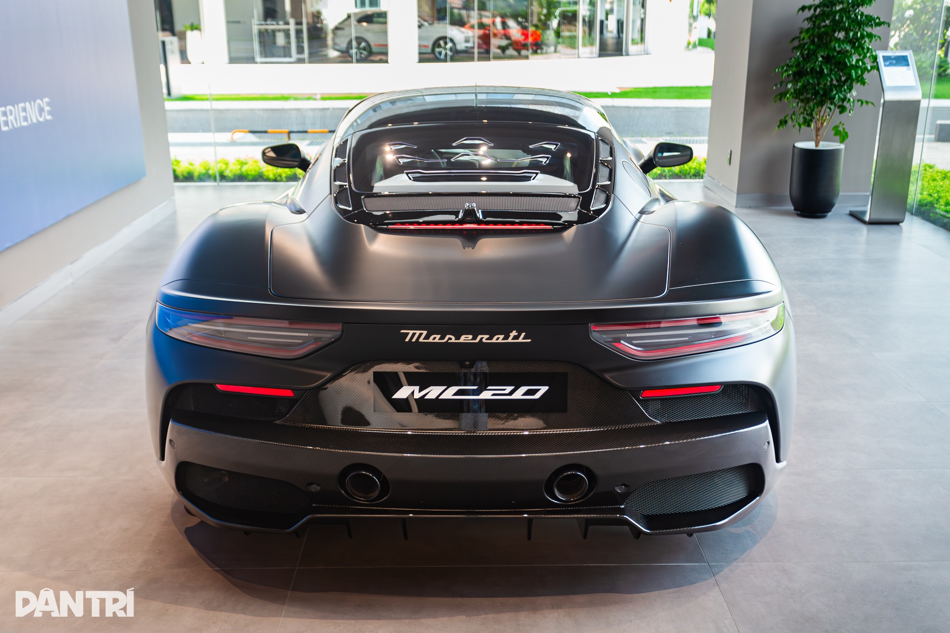 Chào giá hơn 22 tỷ, siêu xe Maserati MC20 bản độc nhất Việt Nam có gì? - 4