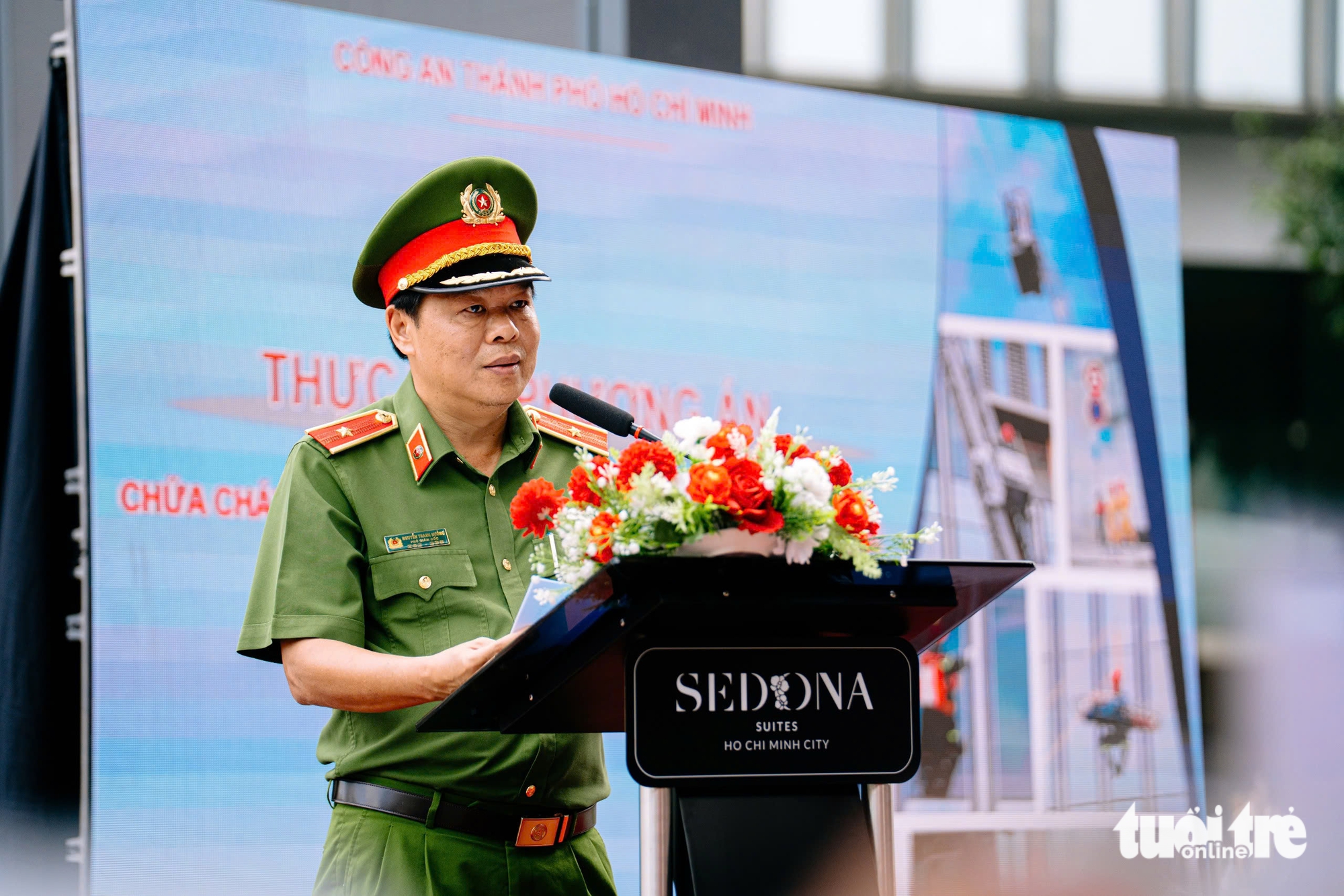 Diễn tập chữa cháy và cứu nạn, cứu hộ tại tòa nhà Saigon Centre - Ảnh 2.