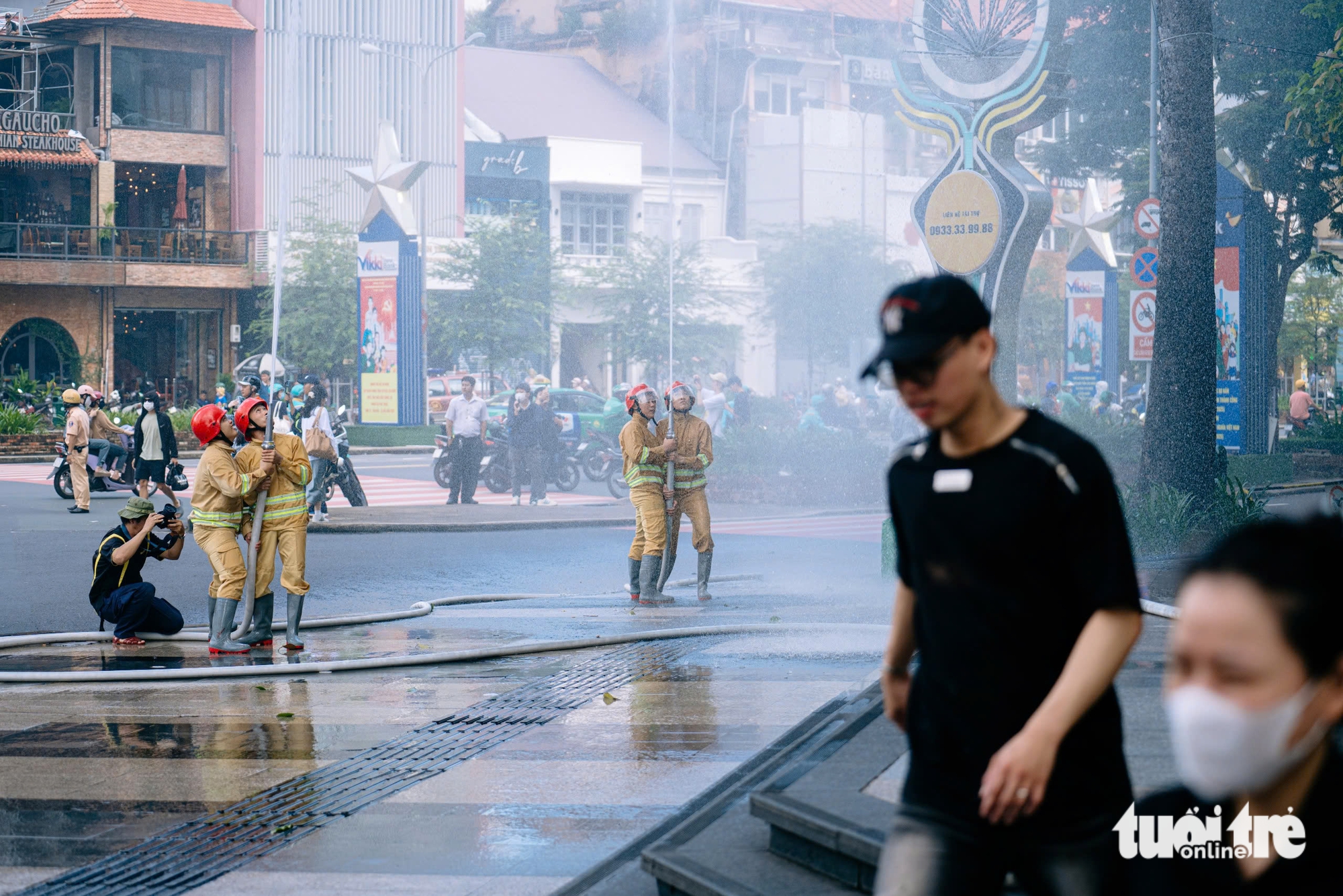 Diễn tập chữa cháy và cứu nạn, cứu hộ tại tòa nhà Saigon Centre - Ảnh 7.