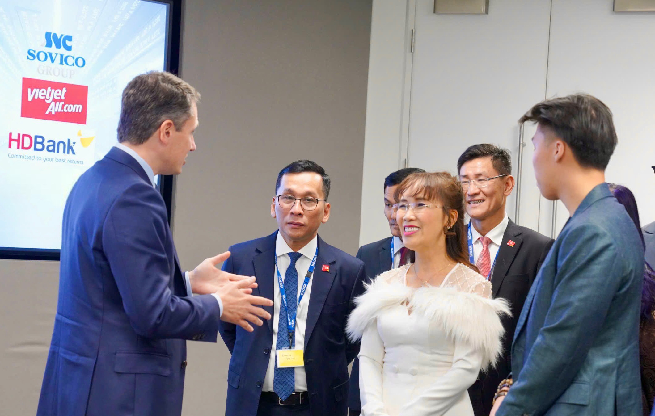 Lãnh đạo HDBank thăm Sàn giao dịch chứng khoán London 4 HDBank - Ảnh 4.