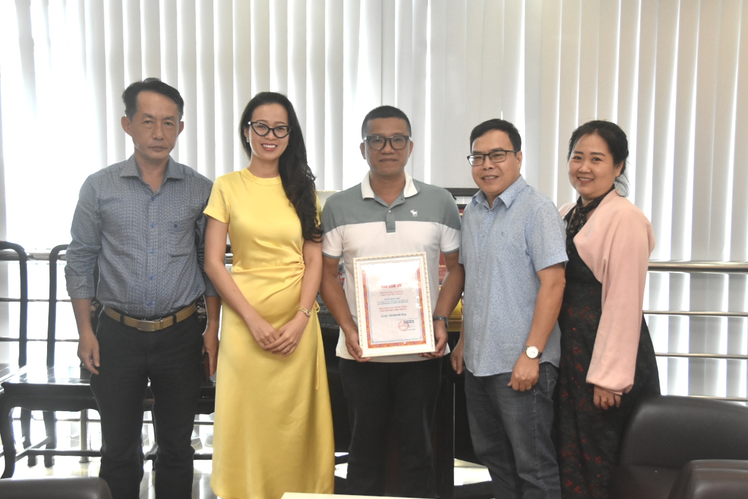 Báo Người Lao Động nhận 200 triệu đồng hỗ trợ đồng bào miền Trung - Ảnh 2.