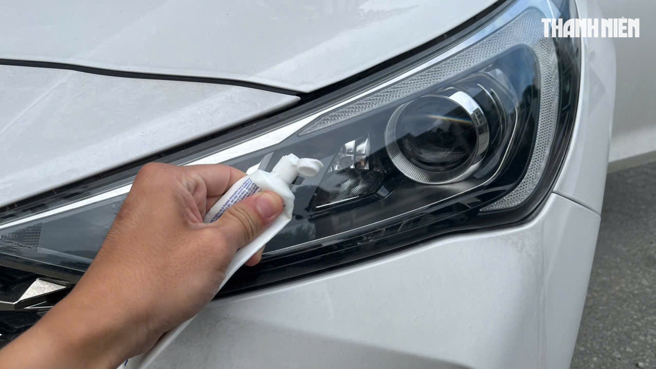 Thực hư việc làm sạch đèn pha ô tô bị ố vàng bằng kem đánh răng- Ảnh 3.