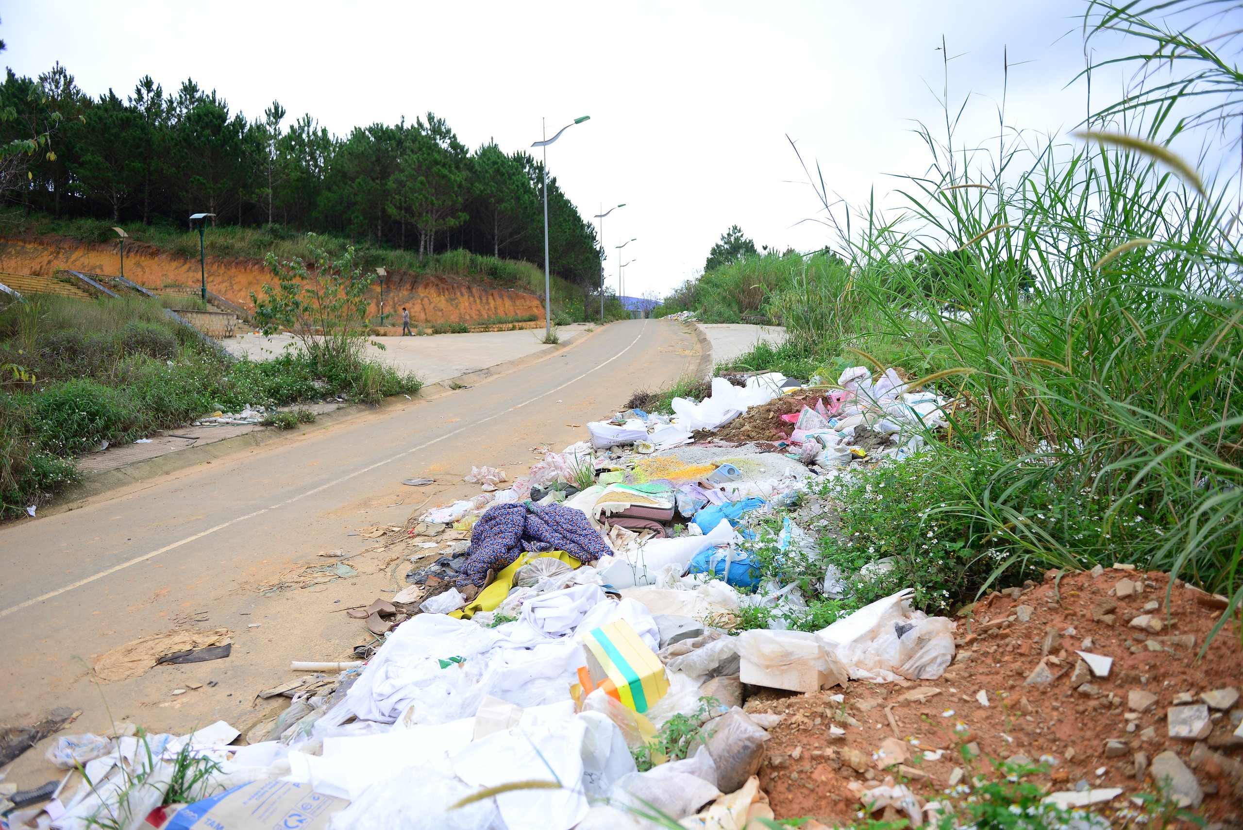 Sân Đà Lạt hàng trăm tỉ đồng bị xuống cấp nghiêm trọng, rất nhếch nhác: Quá lãng phí!- Ảnh 12.