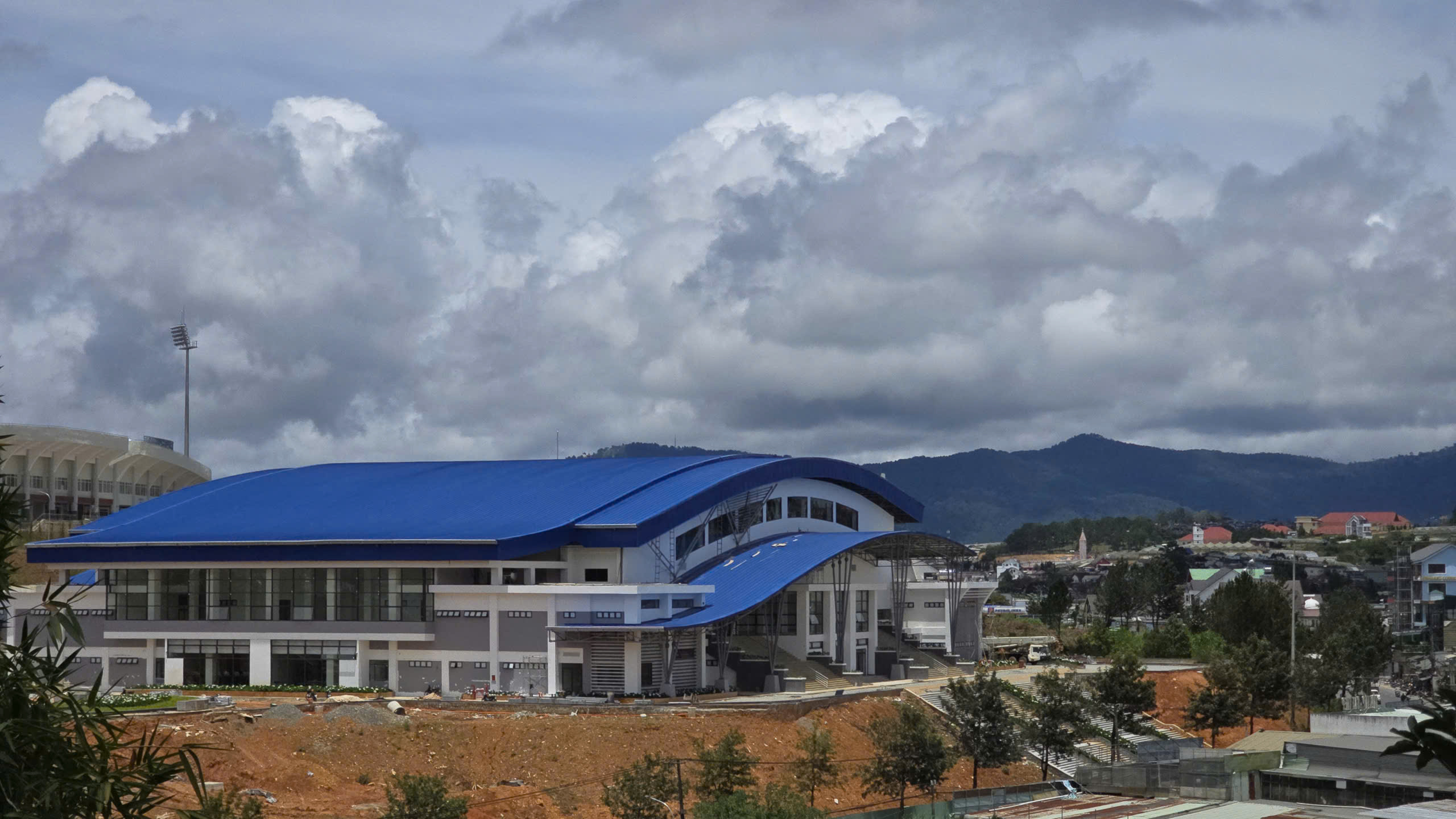 Sân Đà Lạt hàng trăm tỉ đồng bị xuống cấp nghiêm trọng, rất nhếch nhác: Quá lãng phí!- Ảnh 13.