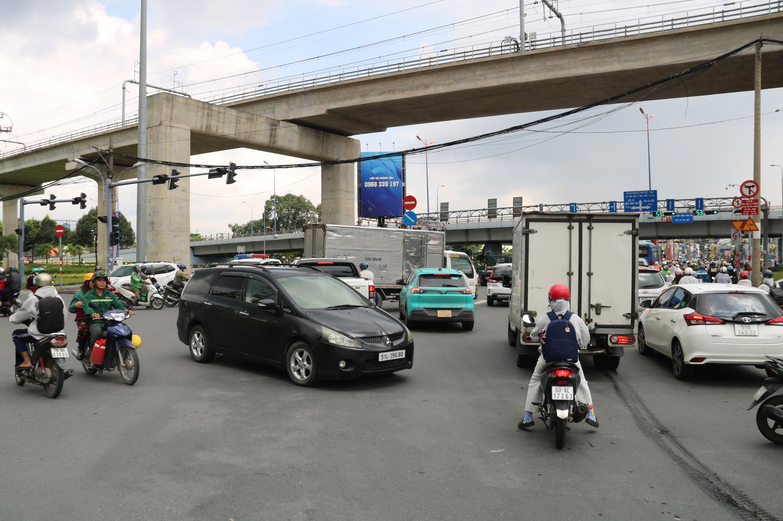 Điều chỉnh giao thông ngã tư Thủ Đức: Giải tỏa “điểm nóng” kẹt xe - Ảnh 3.