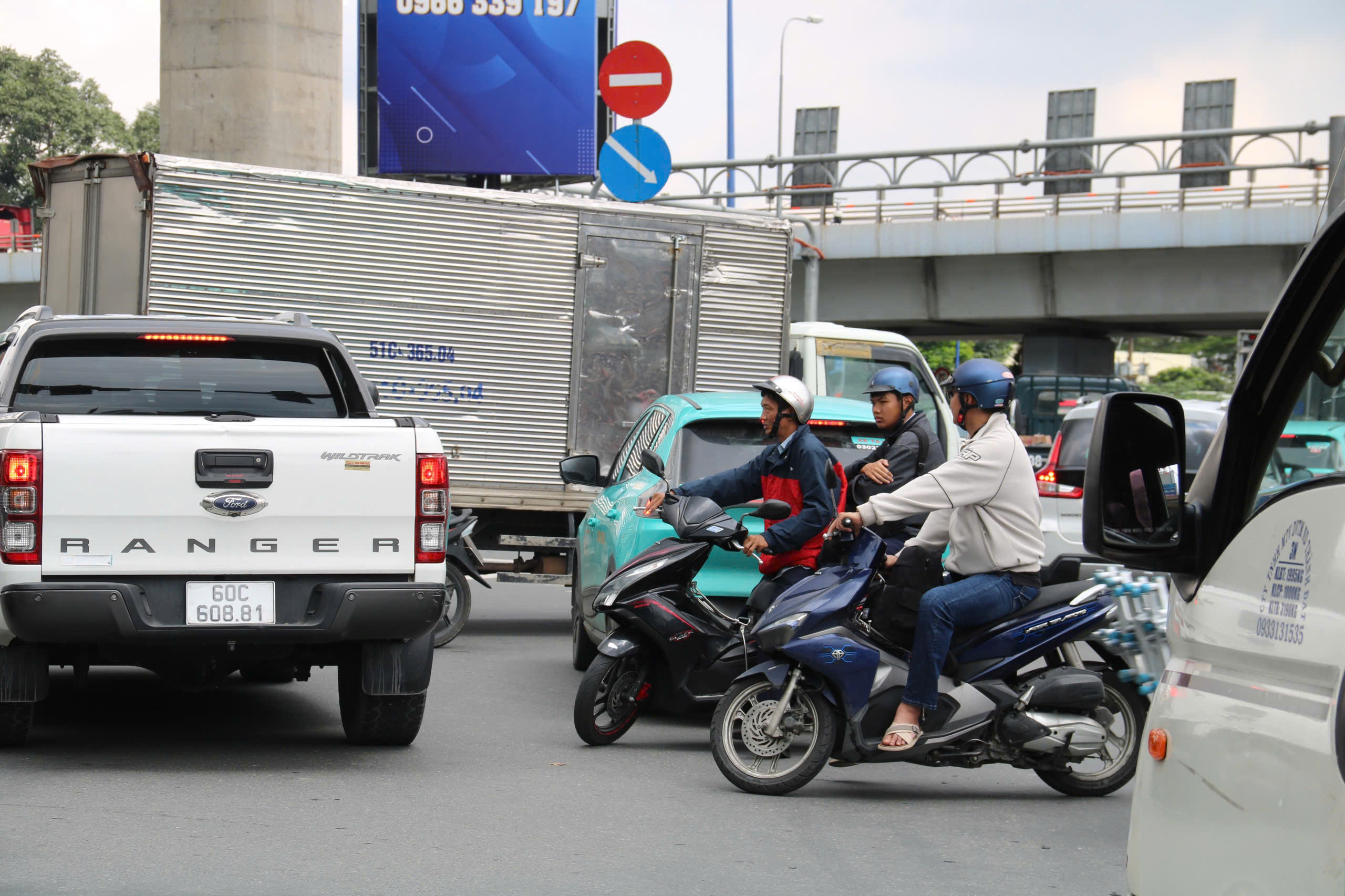 Điều chỉnh giao thông ngã tư Thủ Đức: Giải tỏa “điểm nóng” kẹt xe - Ảnh 6.