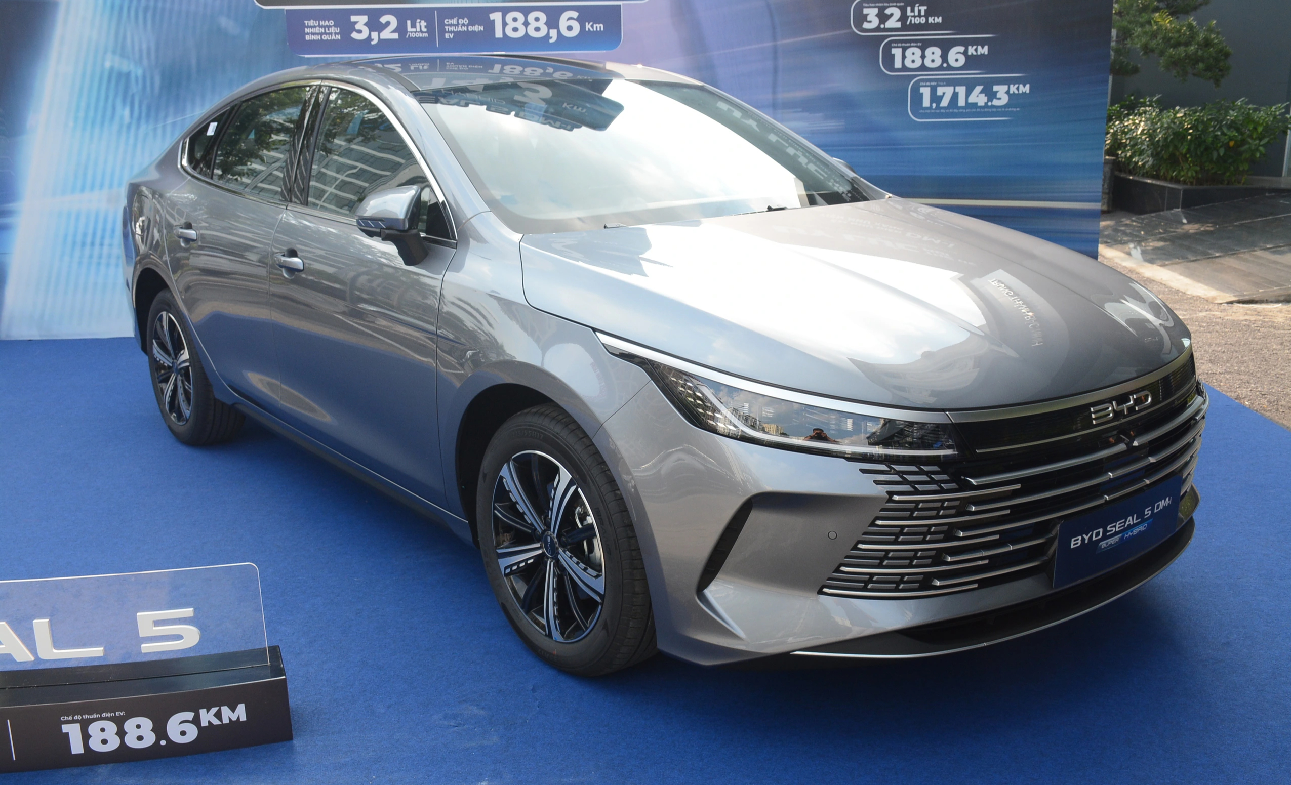 BYD Seal 5 chốt giá 696 triệu, sedan hạng C đầu tiên dùng công nghệ PHEV 2 BYD Seal 5 chốt giá 696 triệu, sedan hạng hạng C đầu tiên dùng công nghệ PHEV - Ảnh 2.