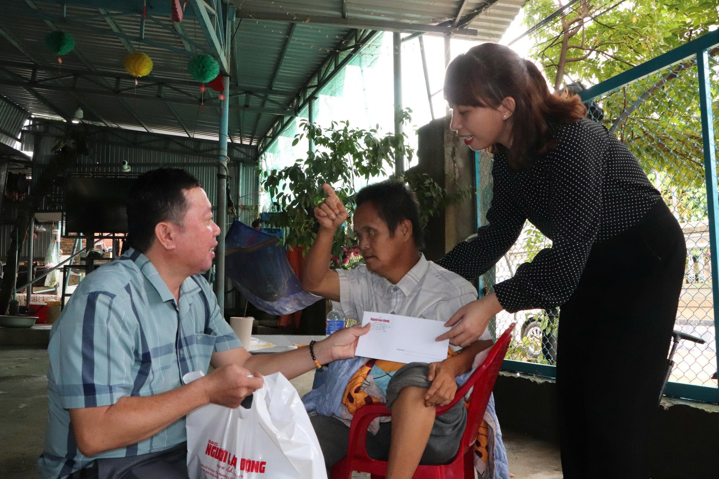 Trái tim miền Trung đến với vùng rốn lũ của Đà Nẵng - Ảnh 7.