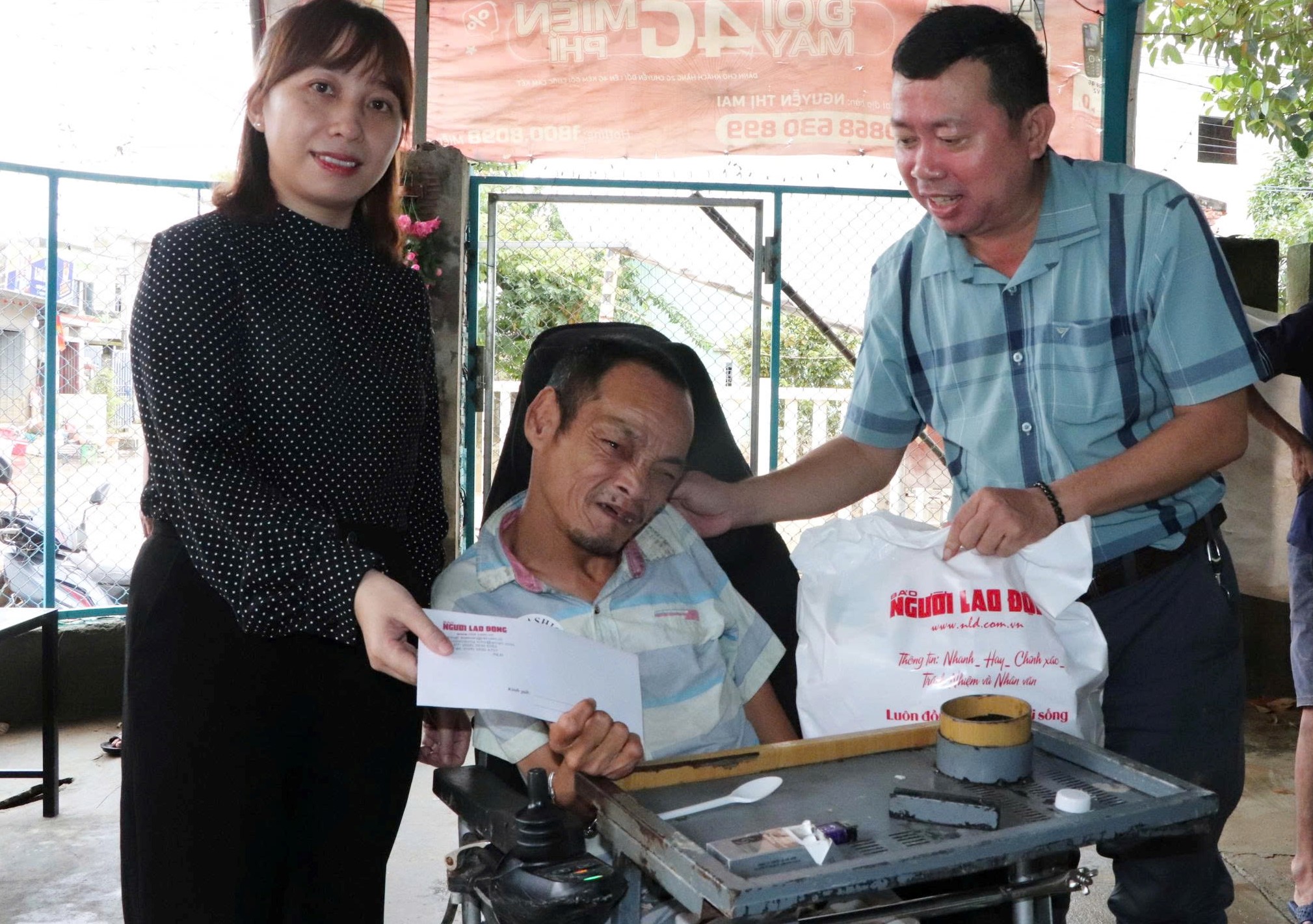 Trái tim miền Trung đến với vùng rốn lũ của Đà Nẵng - Ảnh 8.