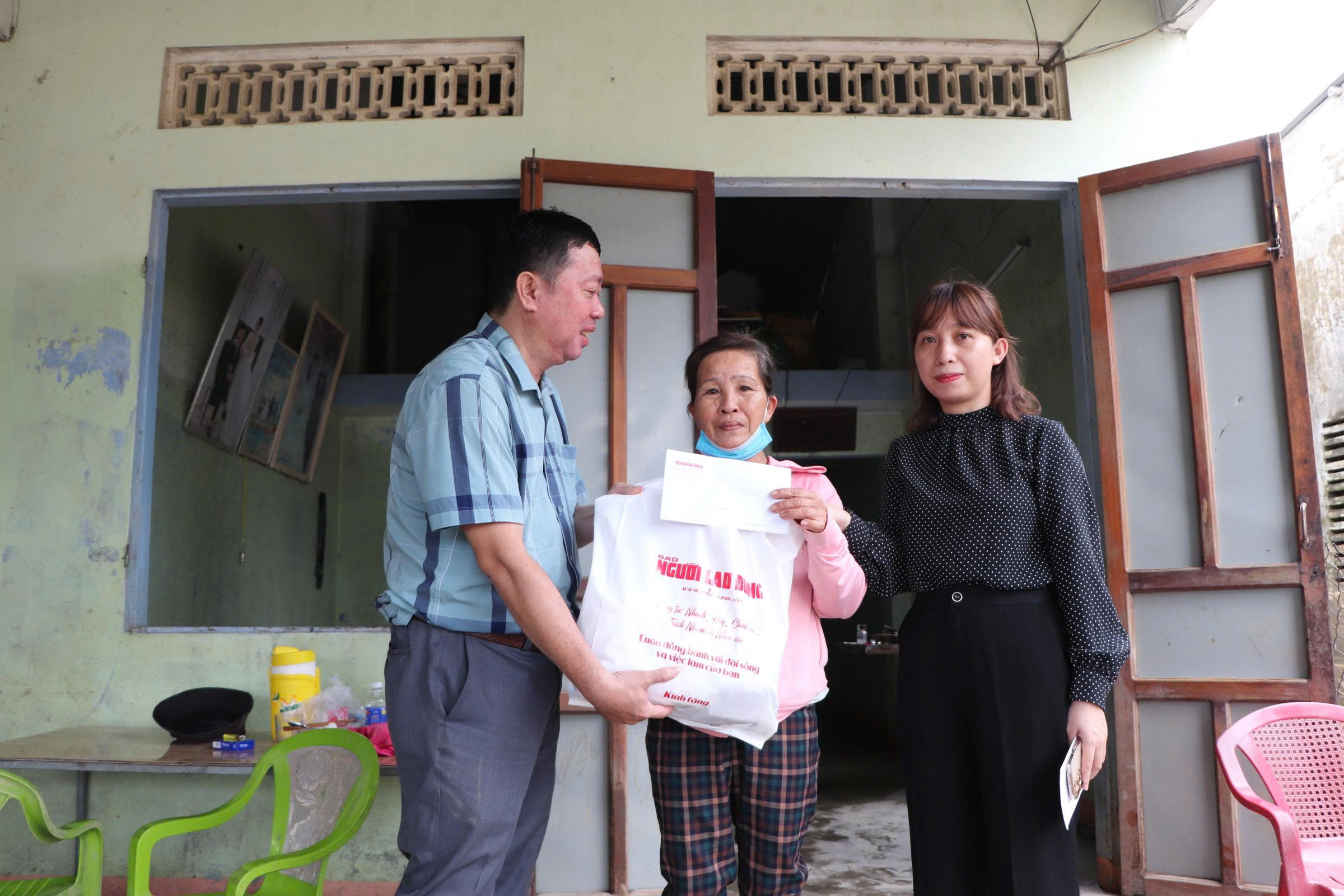 Trái tim miền Trung đến với vùng rốn lũ của Đà Nẵng - Ảnh 9.