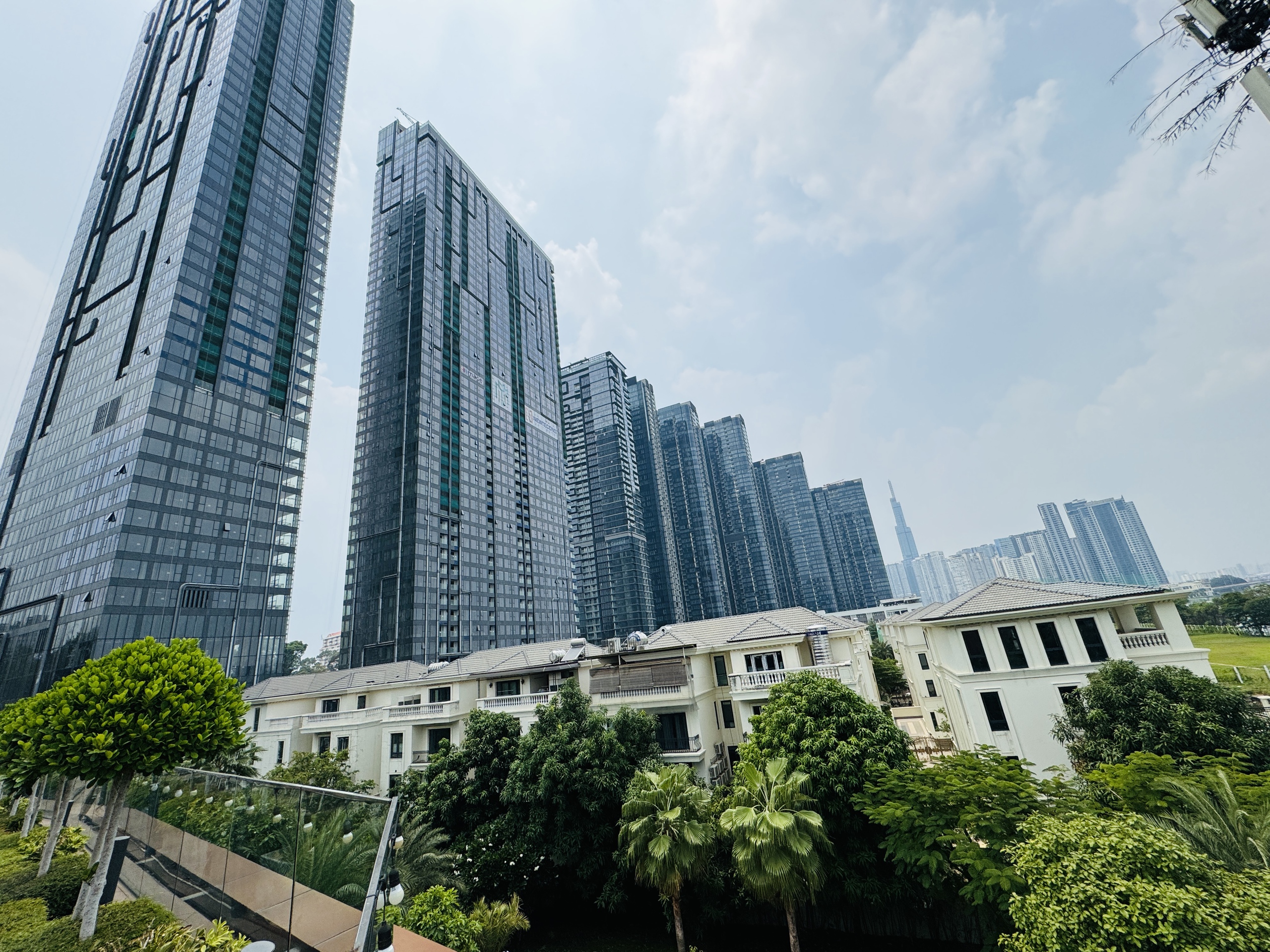 Giá căn hộ TP.HCM tiếp tục tăng mạnh- Ảnh 2.