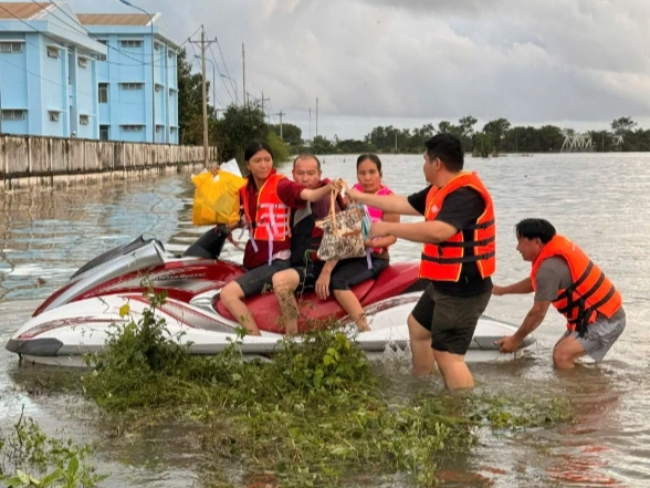 Lâm Đồng: Hàm Thuận tan hoang trong nước lũ lịch sử, Hàm Thắng dân chạy thâu đêm - Ảnh 2.