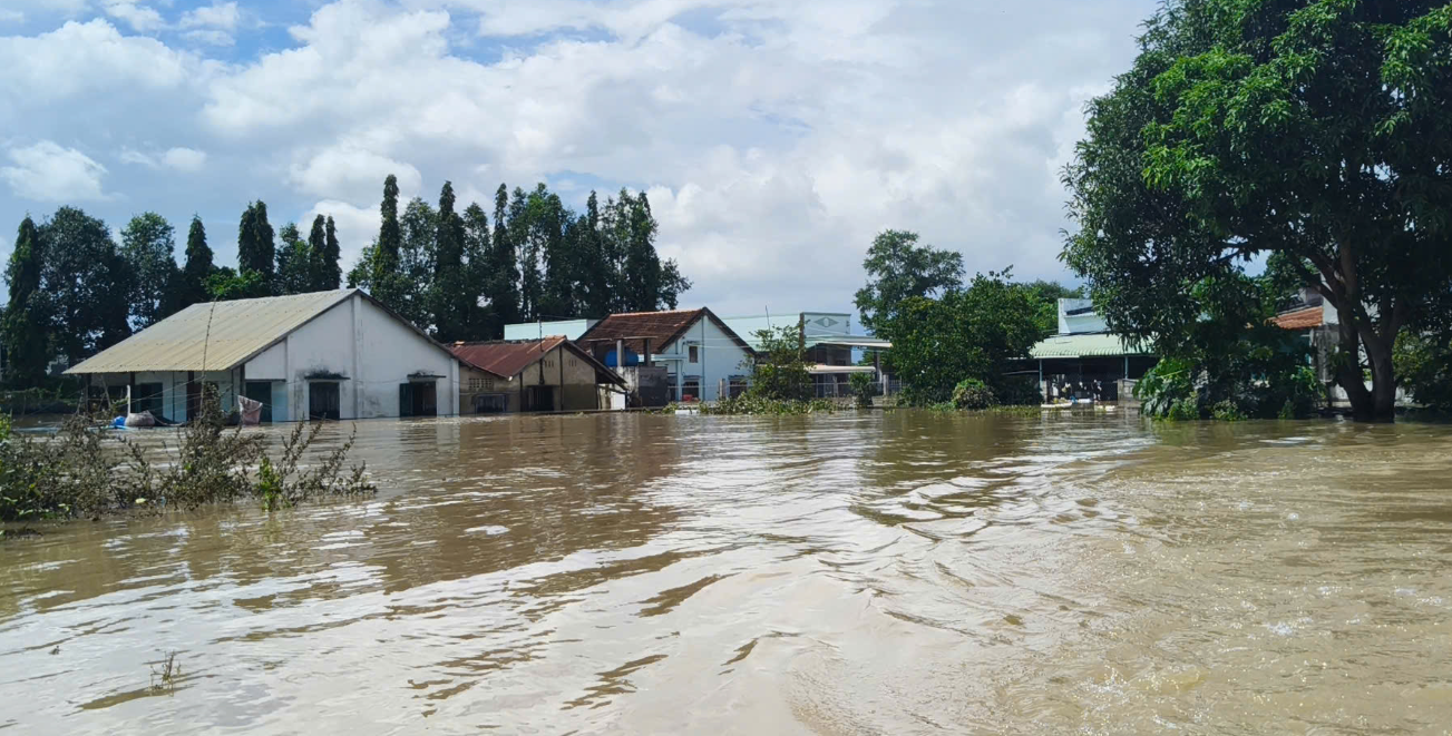 Lâm Đồng: Hàm Thuận tan hoang trong nước lũ lịch sử, Hàm Thắng dân chạy thâu đêm - Ảnh 4.