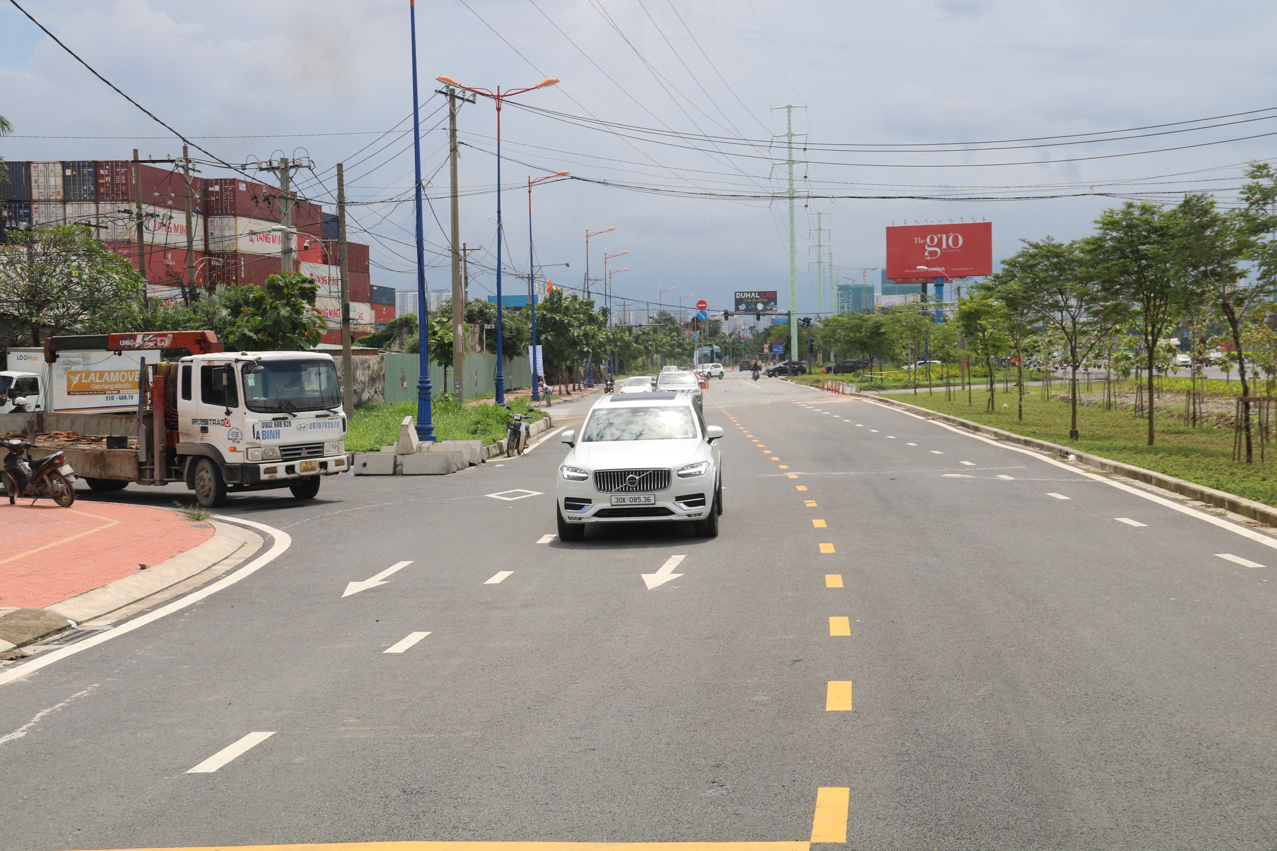 Vì sao đường song hành Võ Nguyên Giáp chờ hai năm mới thông xe? - Ảnh 2.