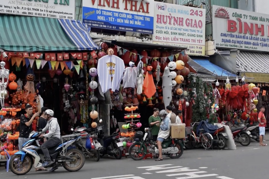 Chờ khách cuối mua Halloween - Ảnh 5.