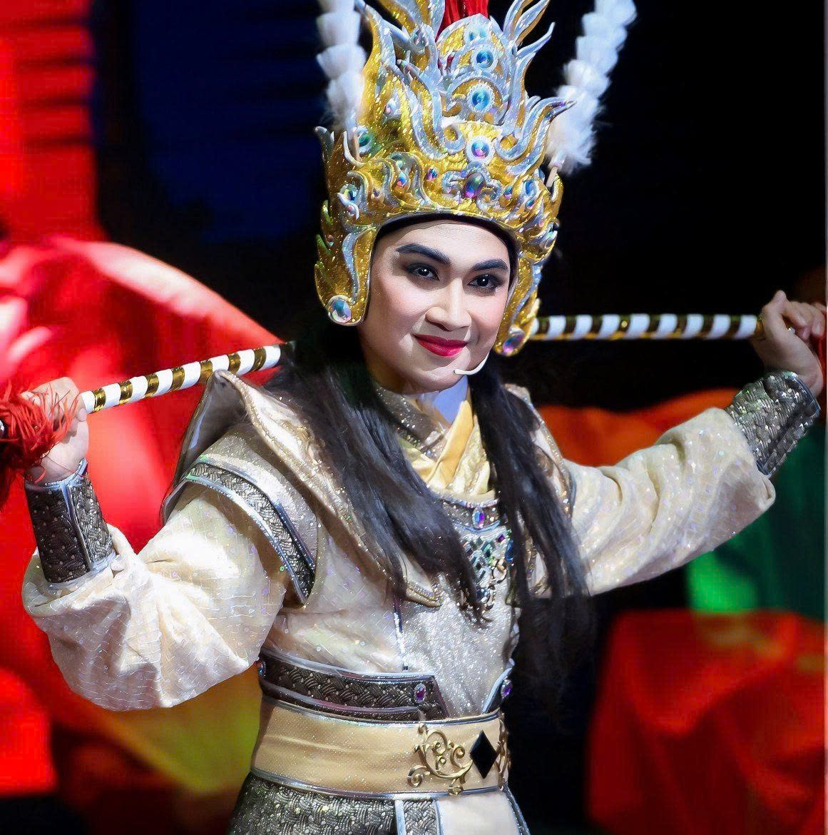 'Hậu duệ' 26 tuổi của nghệ sĩ Bình Tinh- Ảnh 4. 'Hậu duệ' 26 tuổi của nghệ sĩ Bình Tinh- Ảnh 4.