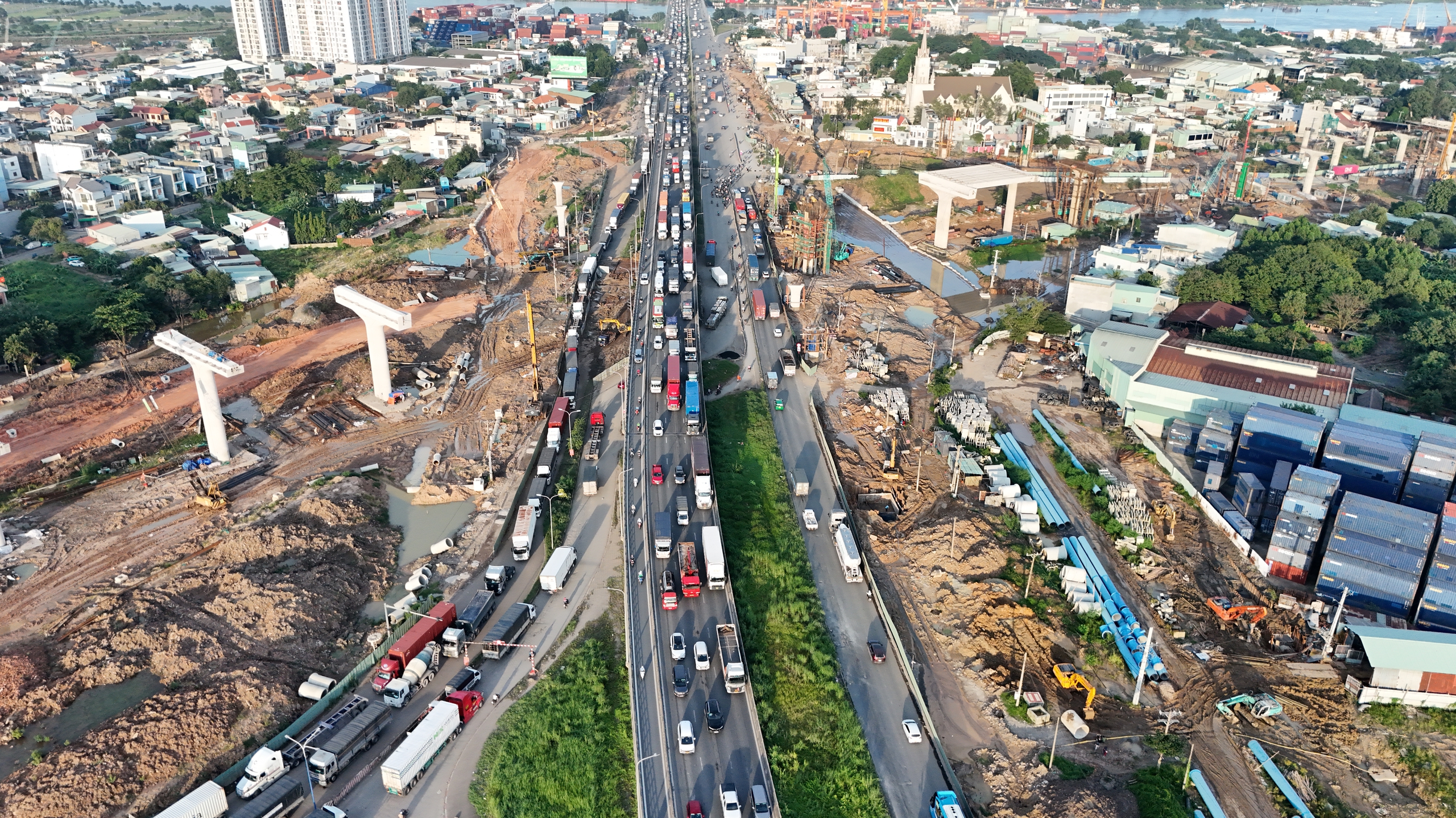 Xa lộ Hà Nội mở rộng lên 16 làn xe, khu Đông vào giai đoạn tăng tốc  - Ảnh 2.