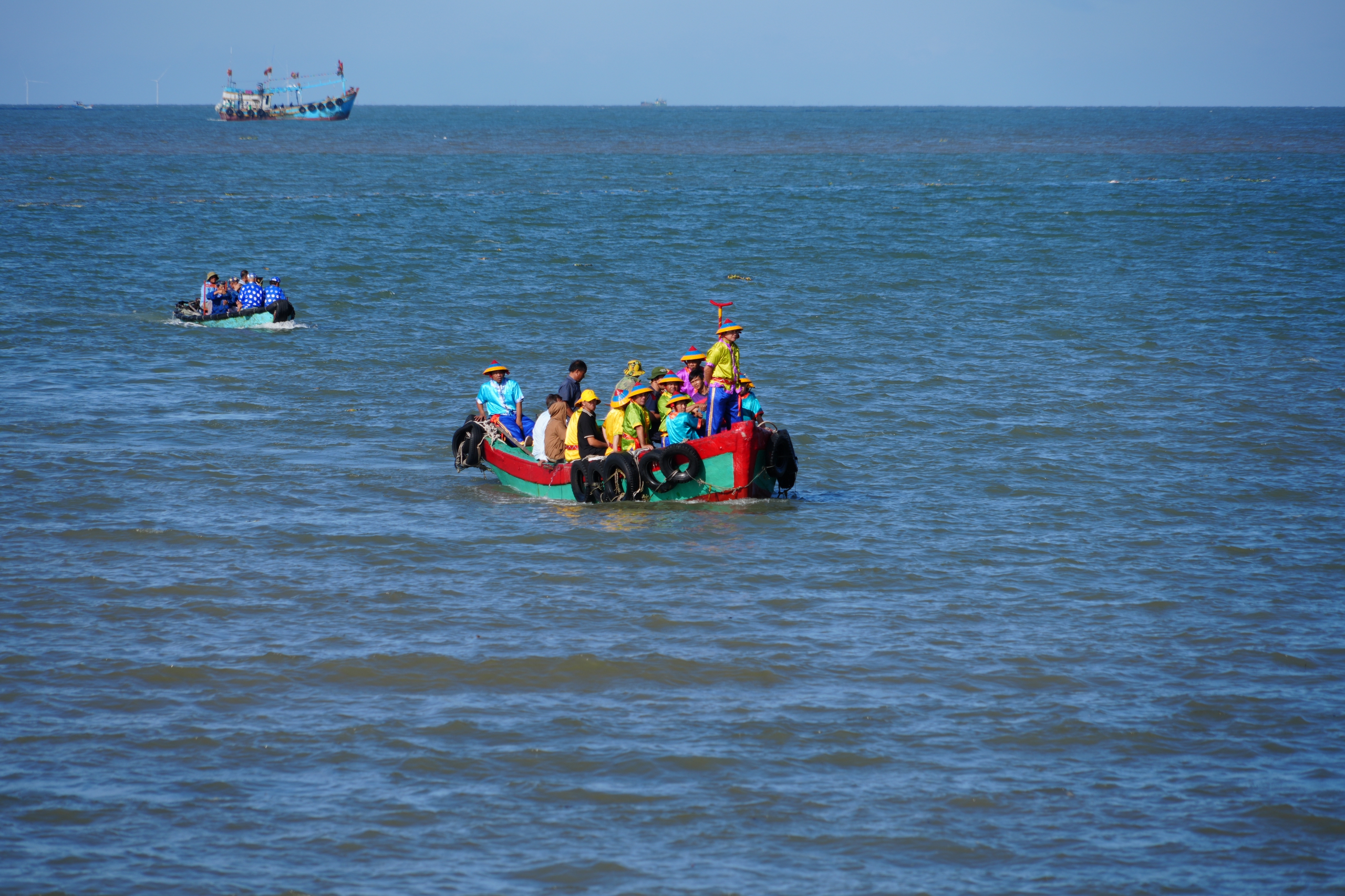 Hàng ngàn người dân, du khách dự Lễ hội Nghinh Ông Thắng Tam Vũng Tàu năm 2025- Ảnh 3. Hàng ngàn người dân, du khách dự Lễ hội Nghinh Ông Thắng Tam Vũng Tàu năm 2025- Ảnh 3.