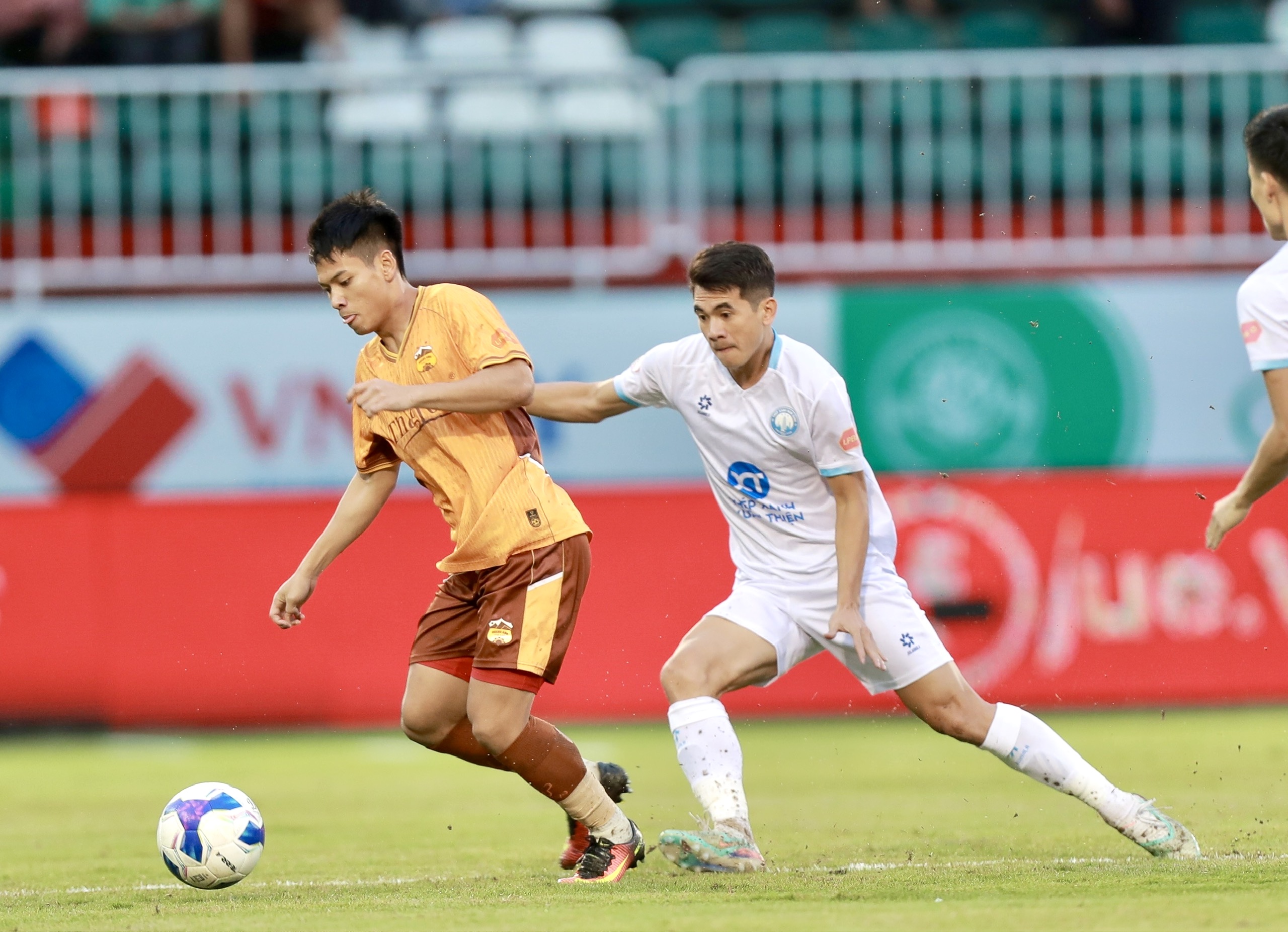 HAGL hòa cực hay Nam Định: Chạy đua tỷ số kịch tính, sao trẻ lại tỏa sáng- Ảnh 2.