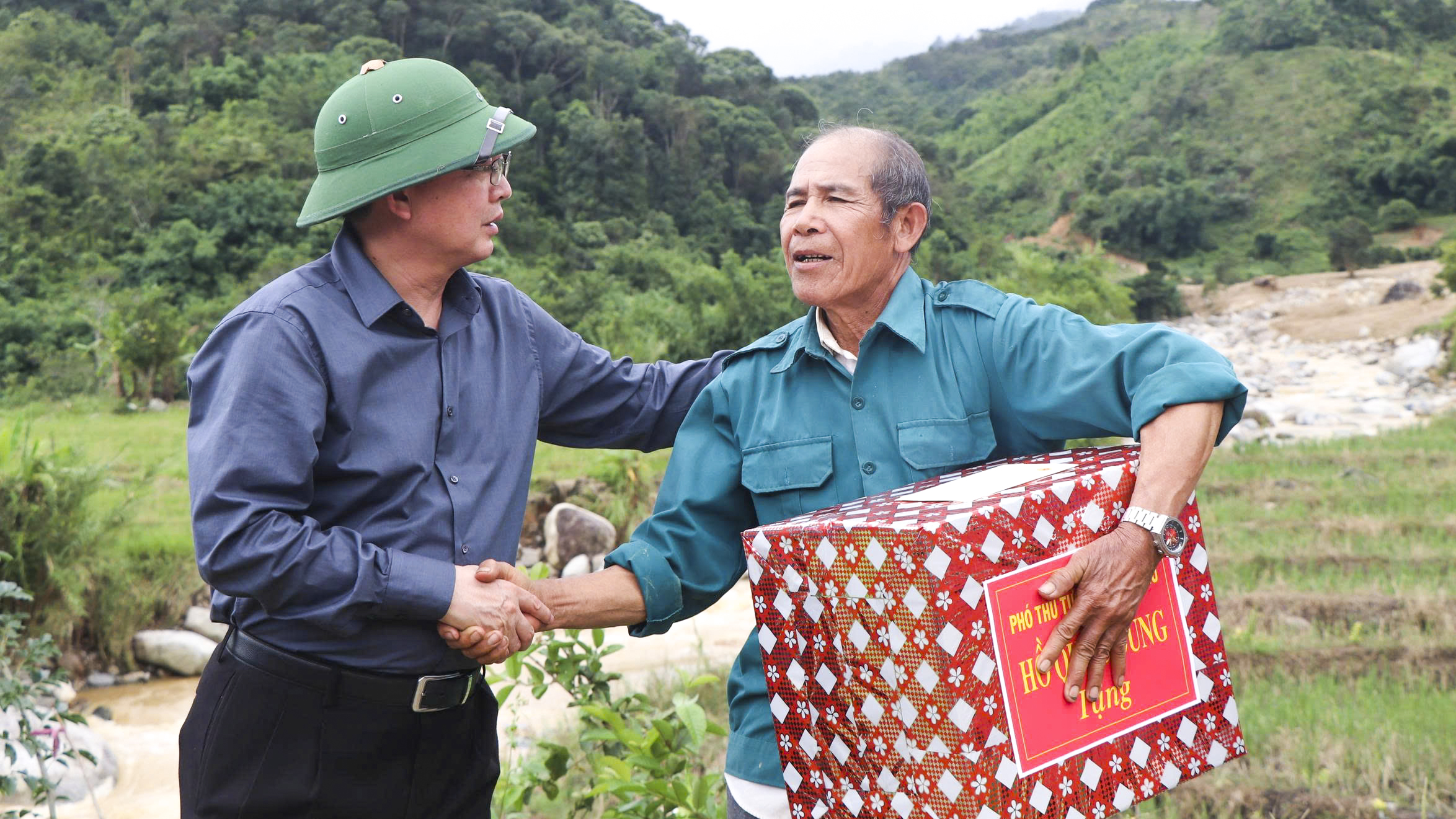 Phó thủ tướng Hồ Quốc Dũng: Không để người dân vùng sạt lở bị đói, khát- Ảnh 4.