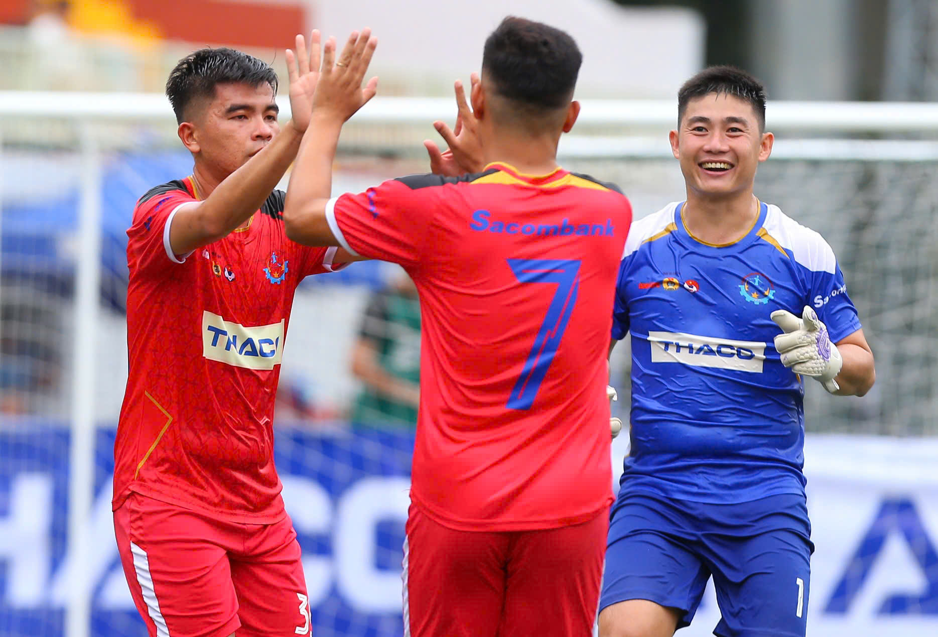 bóng đá công nhân - Ảnh 3.