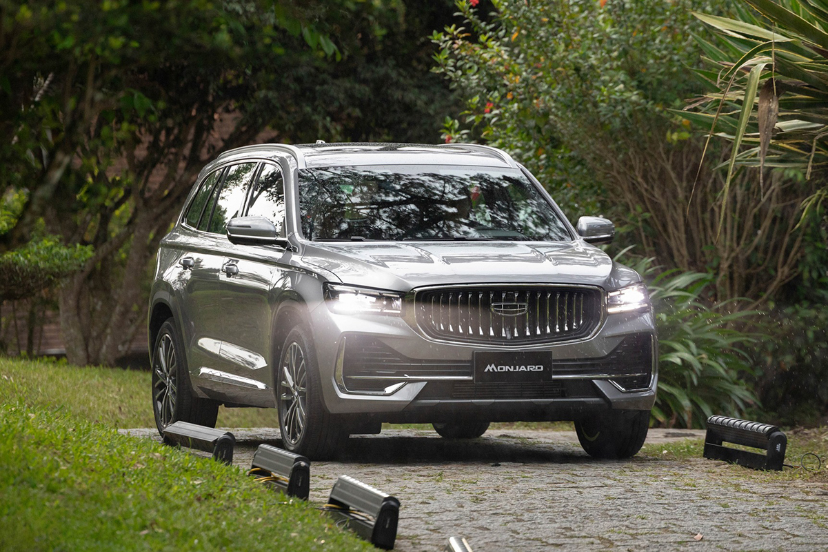 Loạt ô tô mới trình làng đã giảm giá cả 100 triệu tại Việt Nam - Ảnh 2.