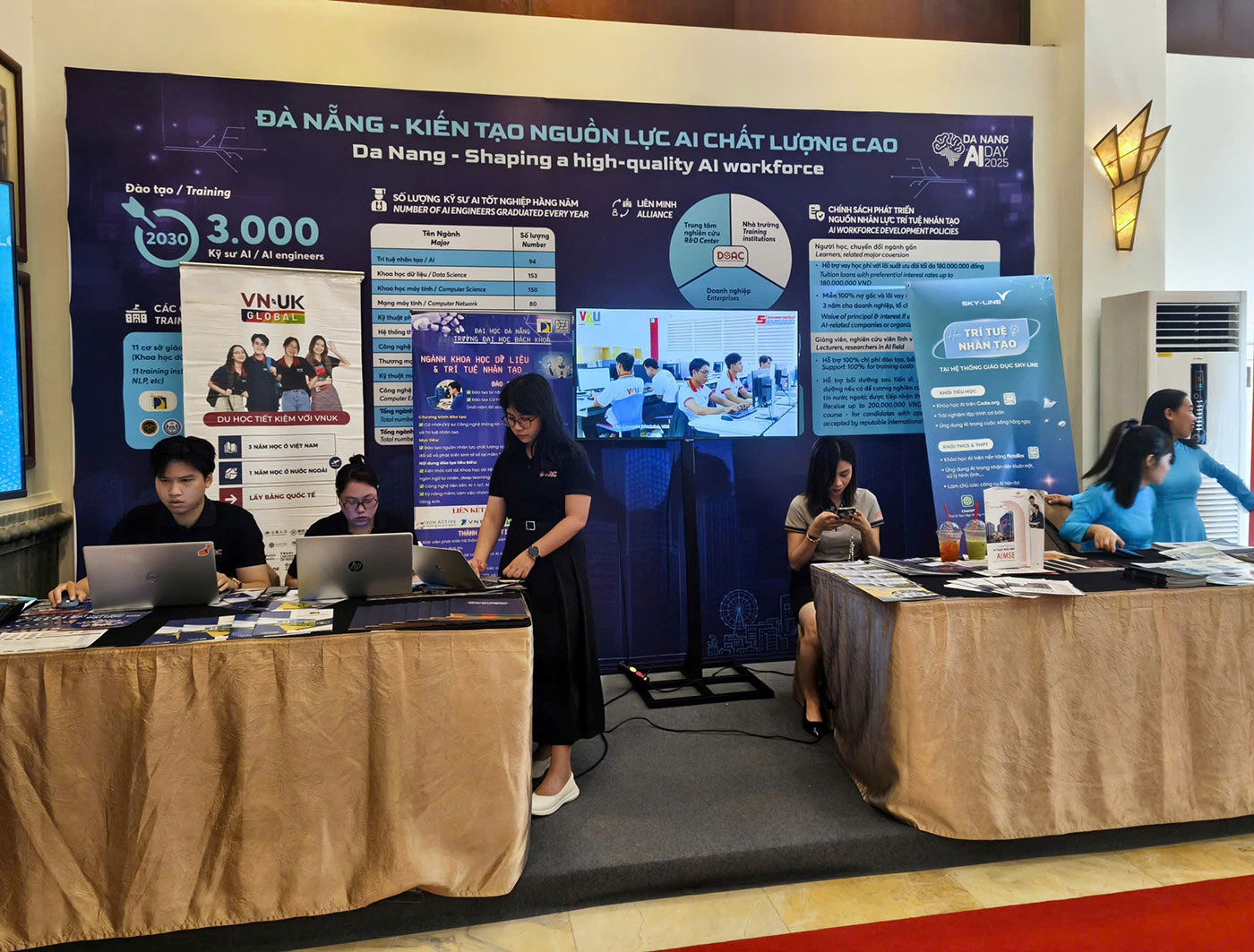 Sức hút Đà Nẵng trong ngành vi mạch bán dẫn và trí tuệ nhân tạo
- Ảnh 2.