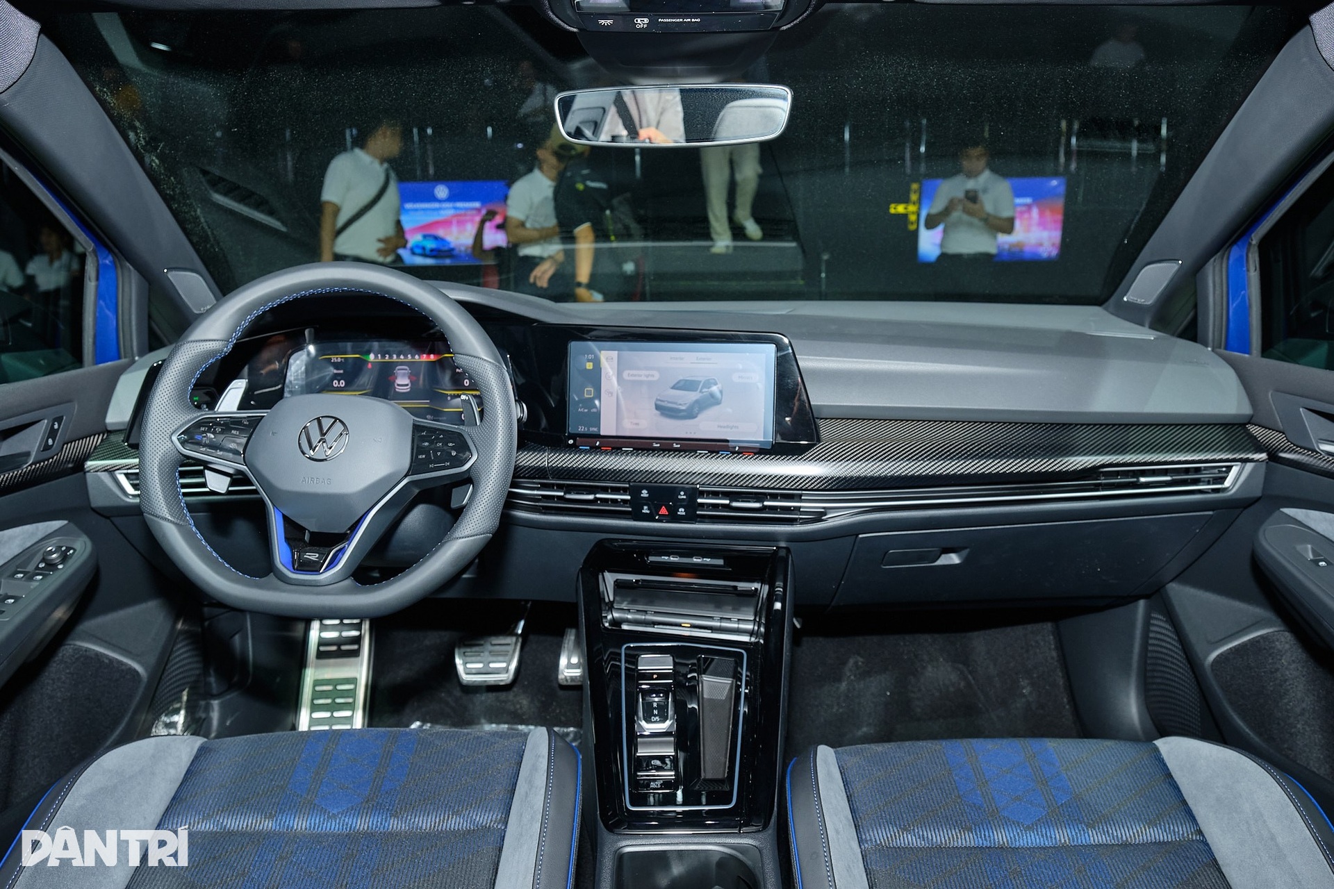 Chi tiết Volkswagen Golf R: “Hot hatch” mạnh ngang Honda Civic Type R - 7