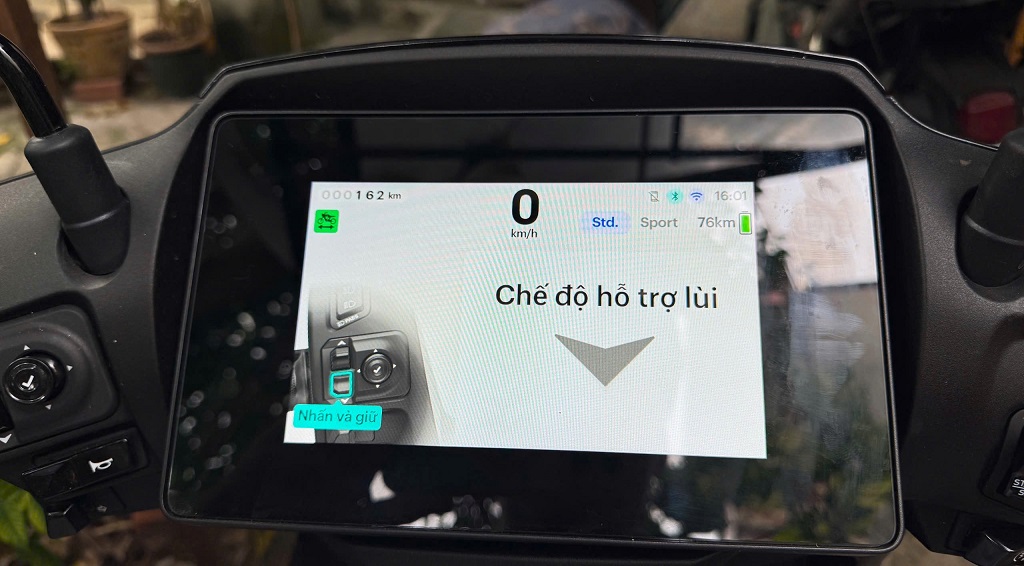 Xe máy điện Honda CUV e: có chế độ đi lùi như ô tô - Ảnh 2.